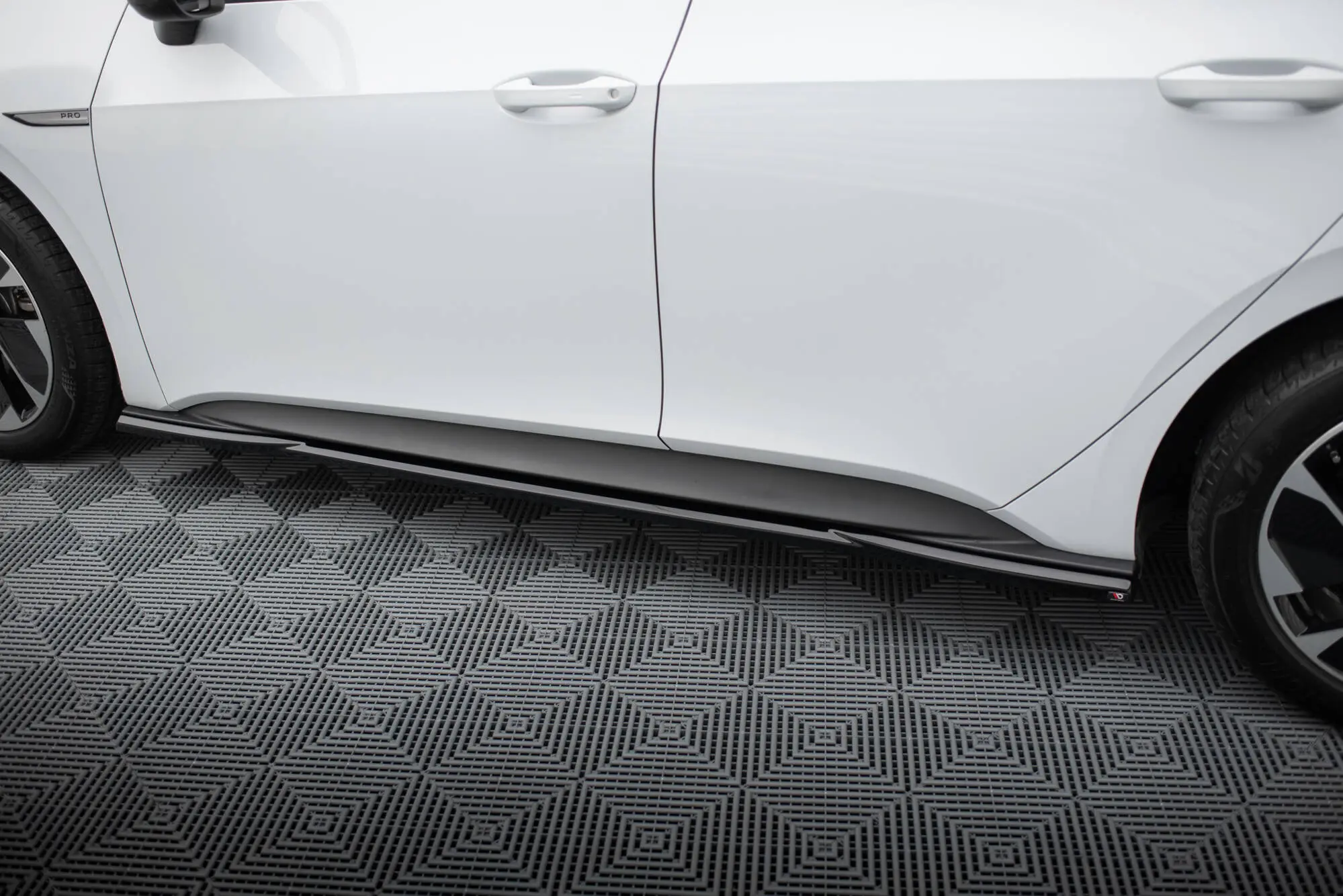 Sideskjørt Volkswagen ID.3 2019 - 2023 | Glossy Black Edition