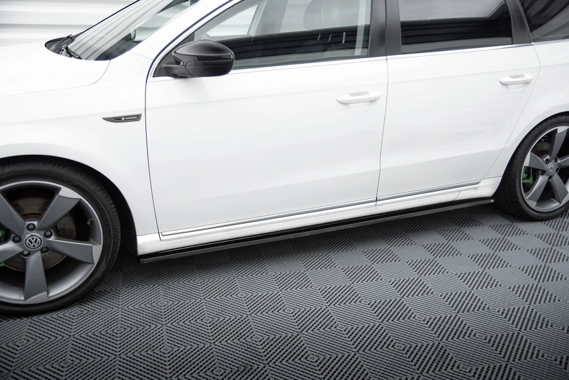 Sideskjørt Volkswagen Passat (B7) 2010 - 2014 | Glossy Black Edition