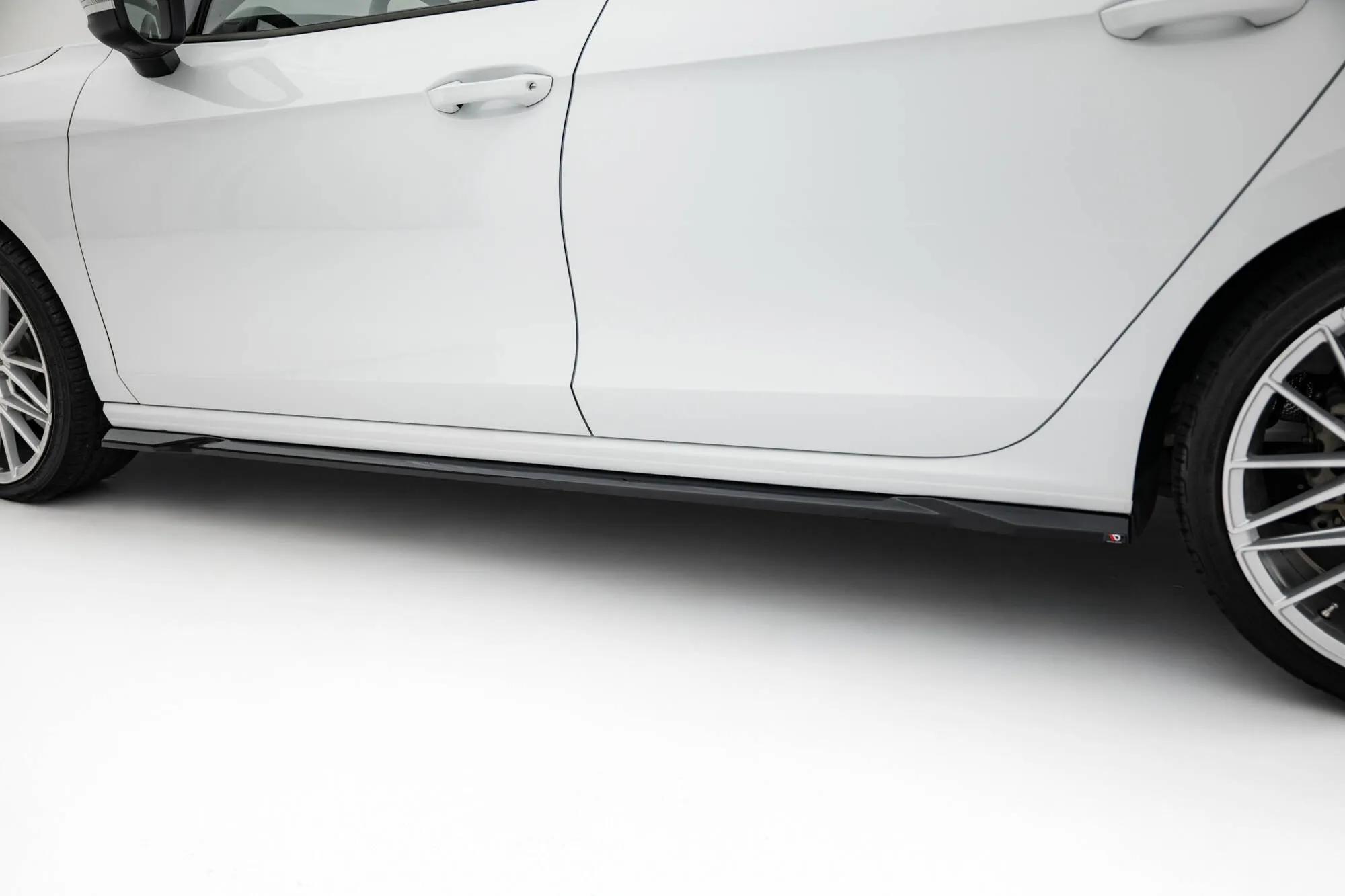 Sideskjørt Volkswagen Passat (B9) 2023 -> | Glossy Black Edition – bilde 3