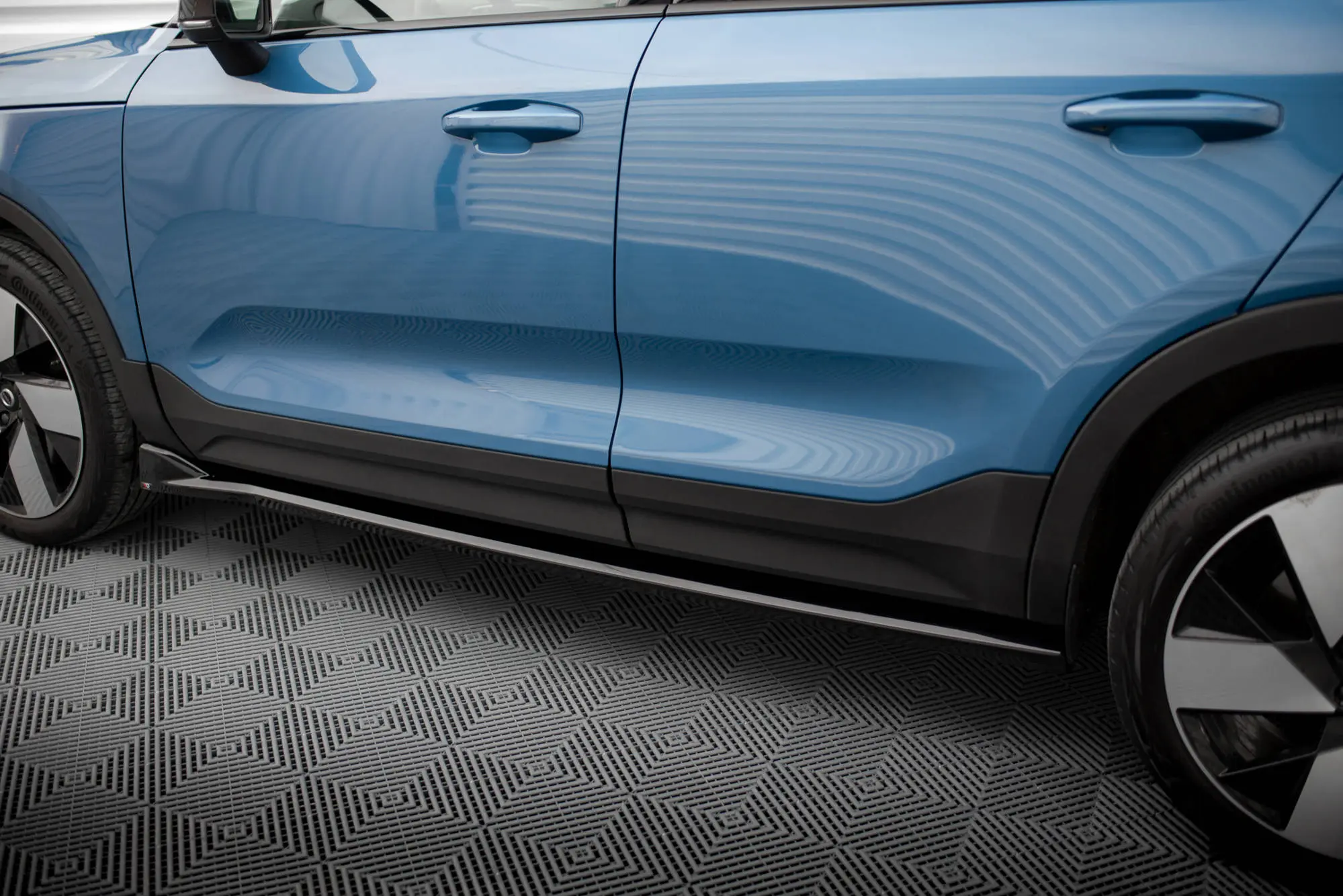 Sideskjørt Volvo EC40/C40 Recharge 2021 -> | Glossy Black Edition – bilde 2