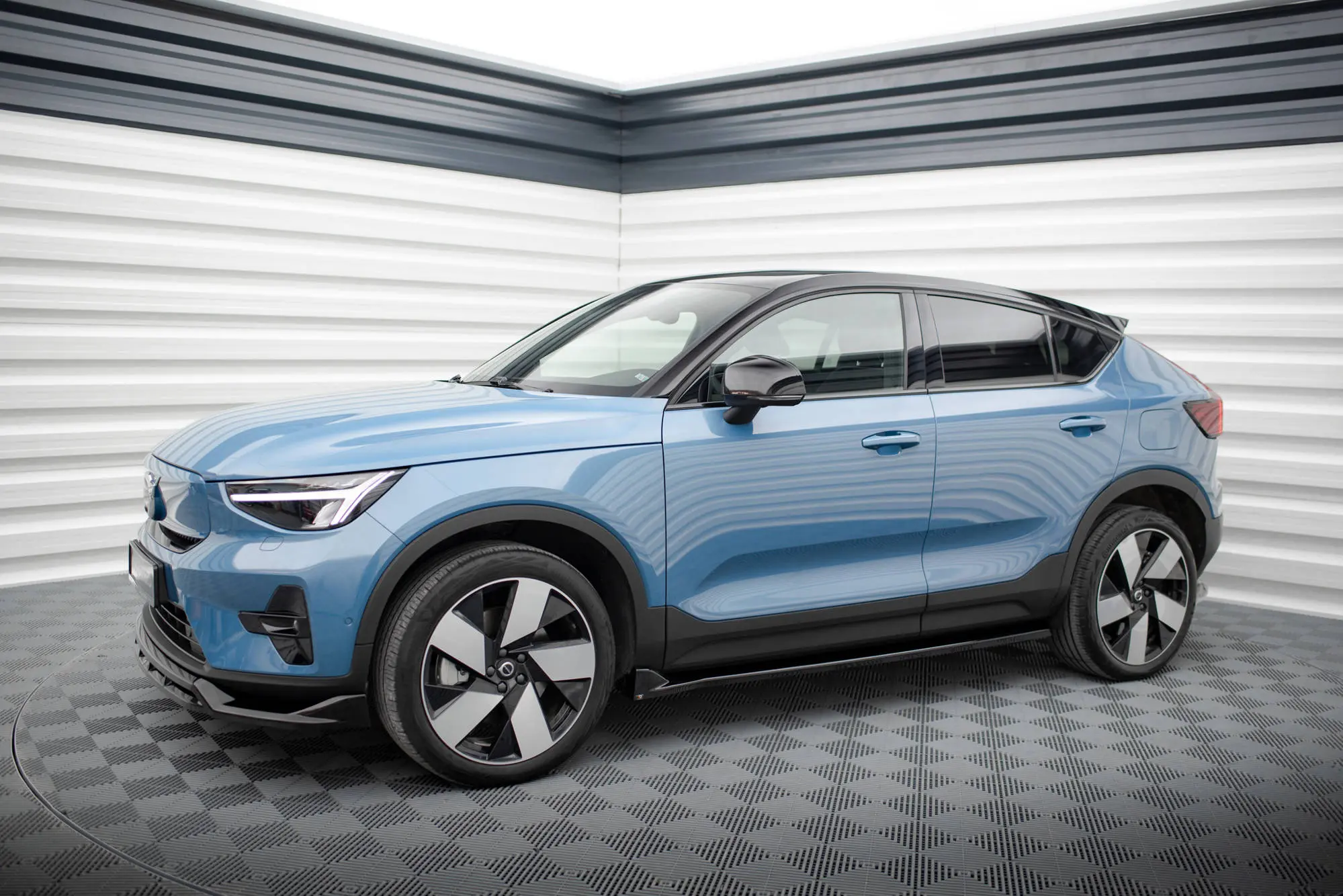 Sideskjørt Volvo EC40/C40 Recharge 2021 -> | Glossy Black Edition – bilde 4