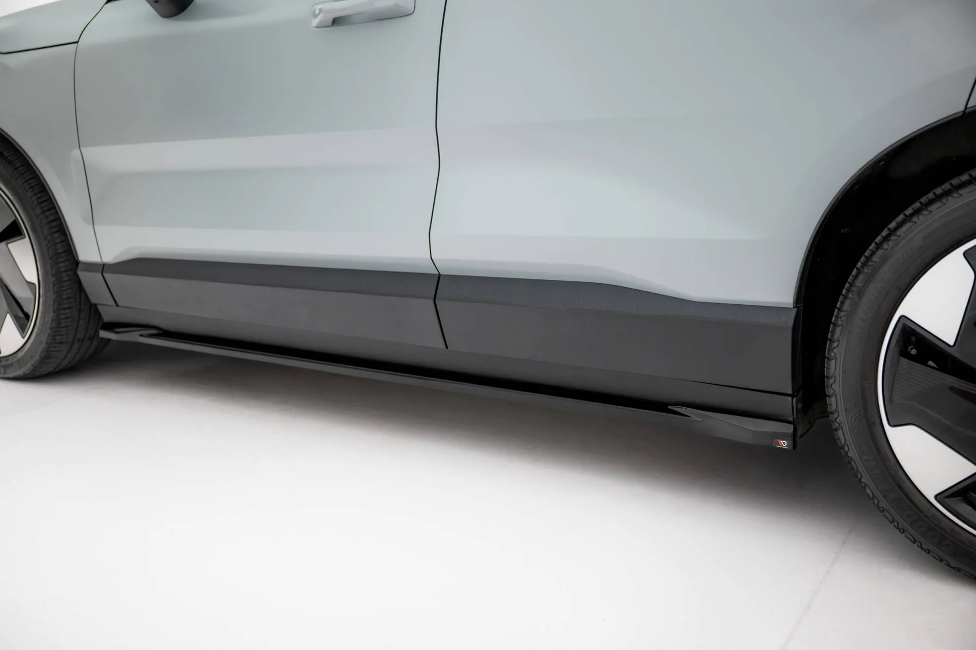 Sideskjørt Volvo EX30 2023 -> | Glossy Black Edition Image 2