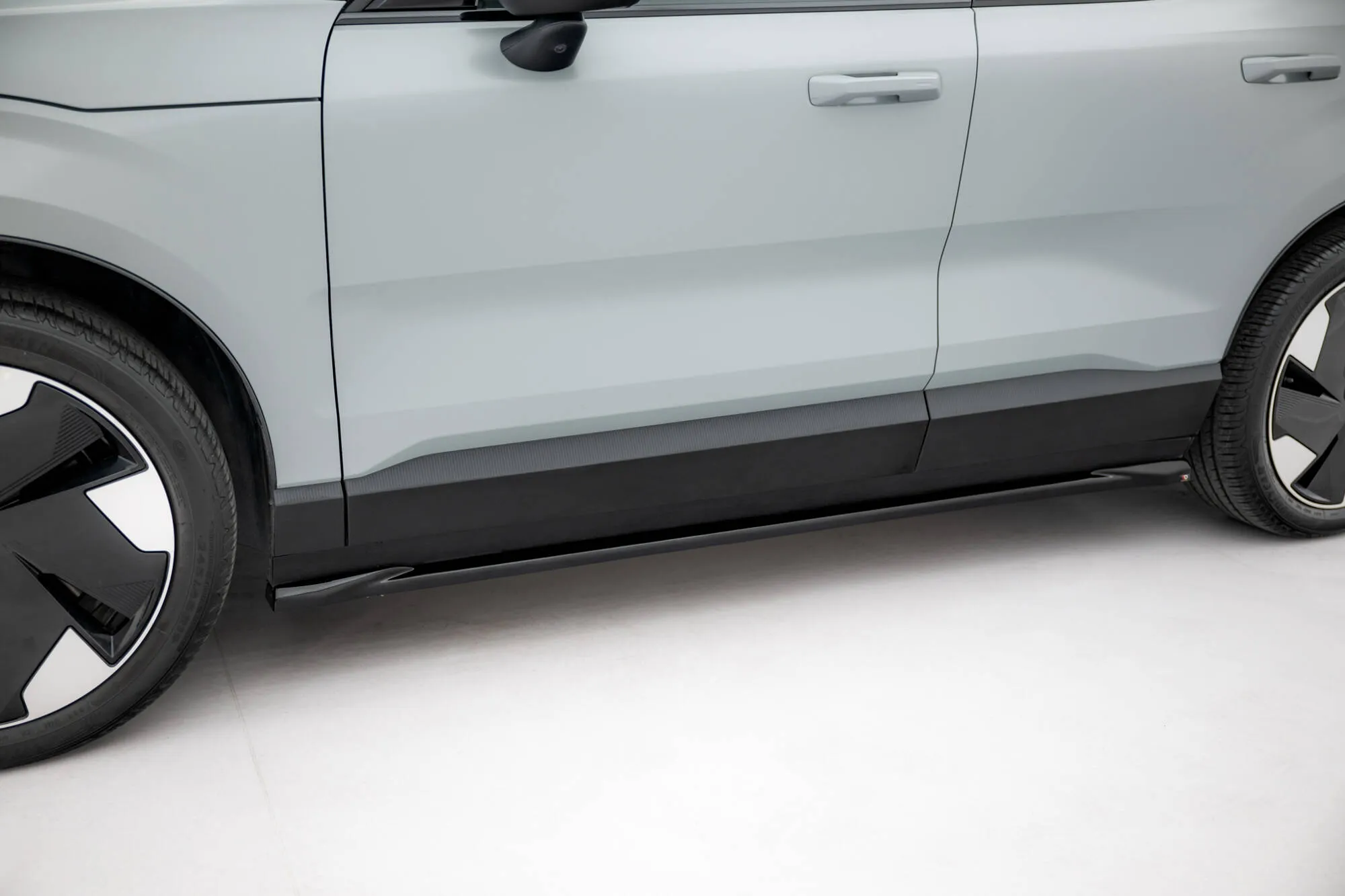 Sideskjørt Volvo EX30 2023 -> | Glossy Black Edition Image 4