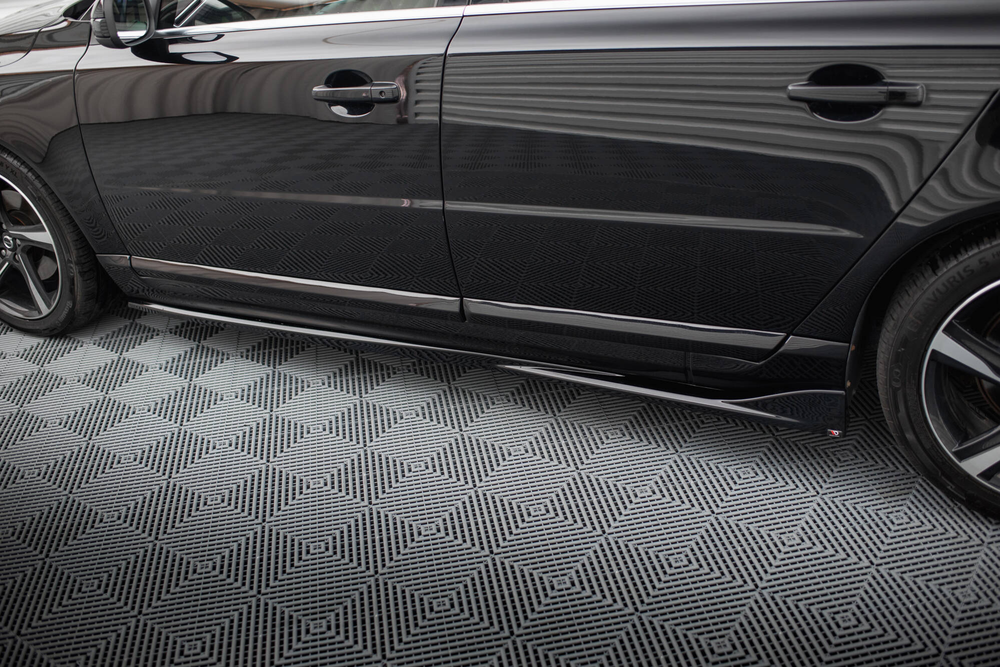 Sideskjørt Volvo S80 mk2 2006 - 2010 | Glossy Black Edition