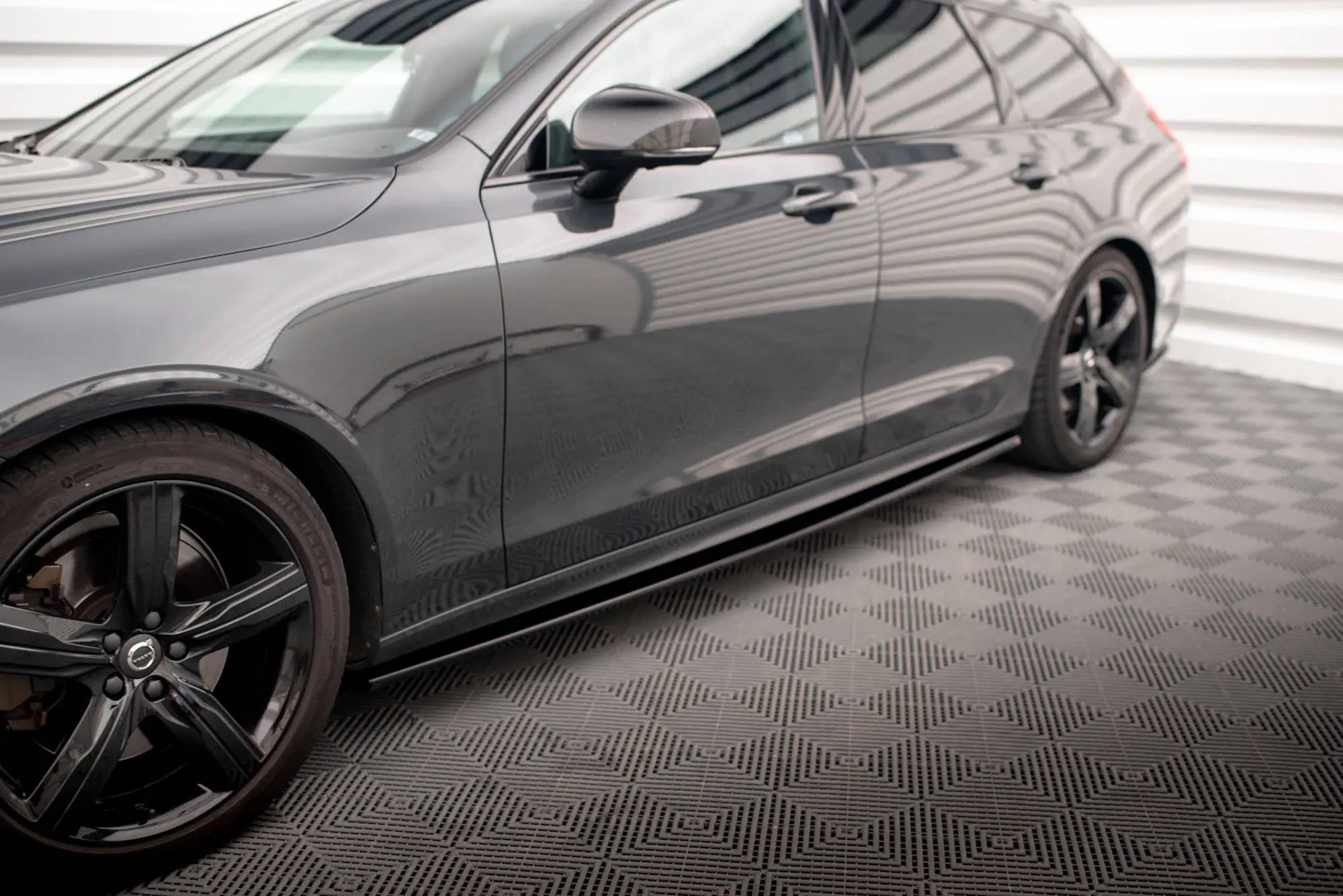 Sideskjørt Volvo V90 / S90 mk2 R-Design 2016 - 2020 | Glossy Black Edition