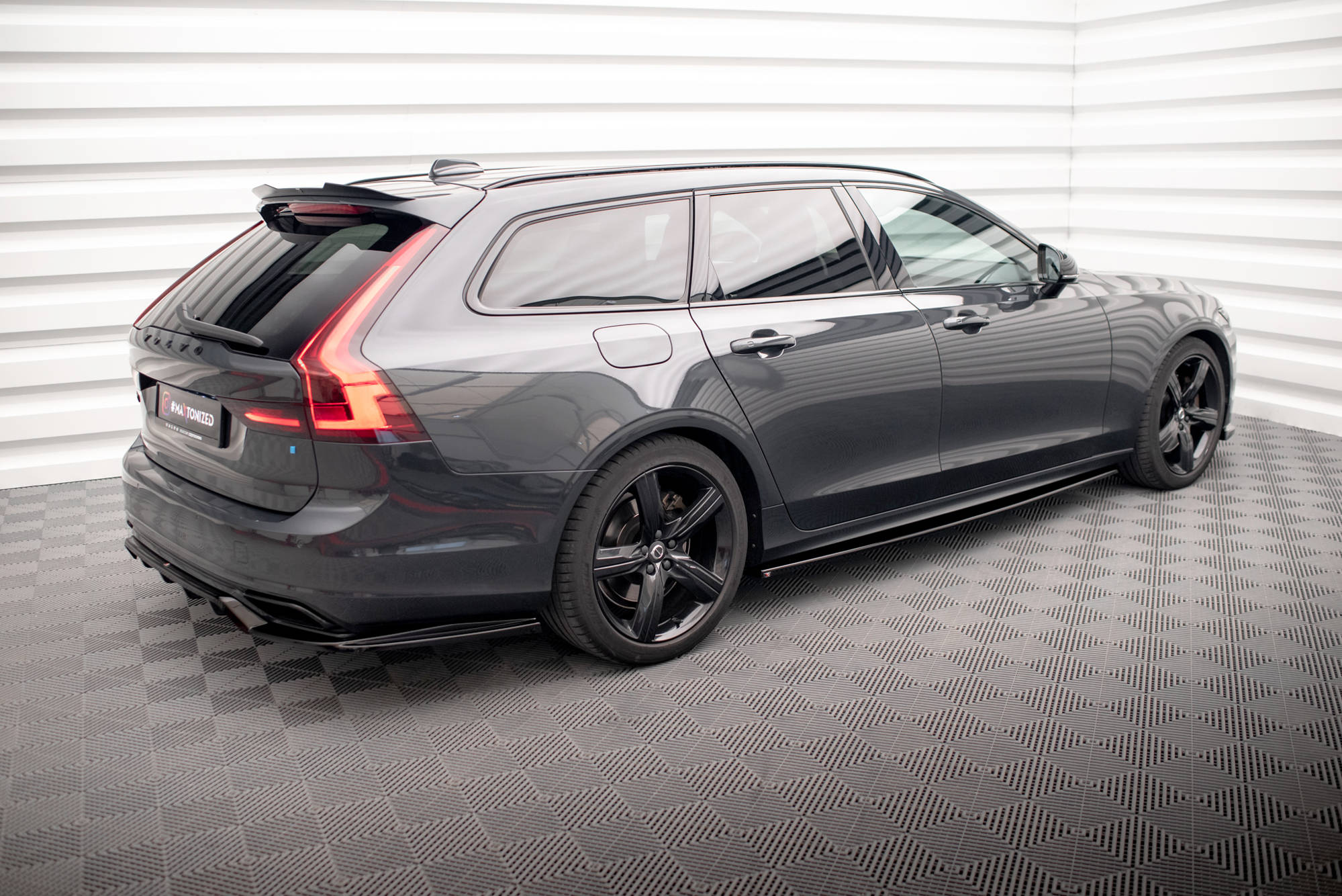 Sideskjørt Volvo V90 / S90 mk2 R-Design 2016 - 2020 | Glossy Black Edition – bilde 4