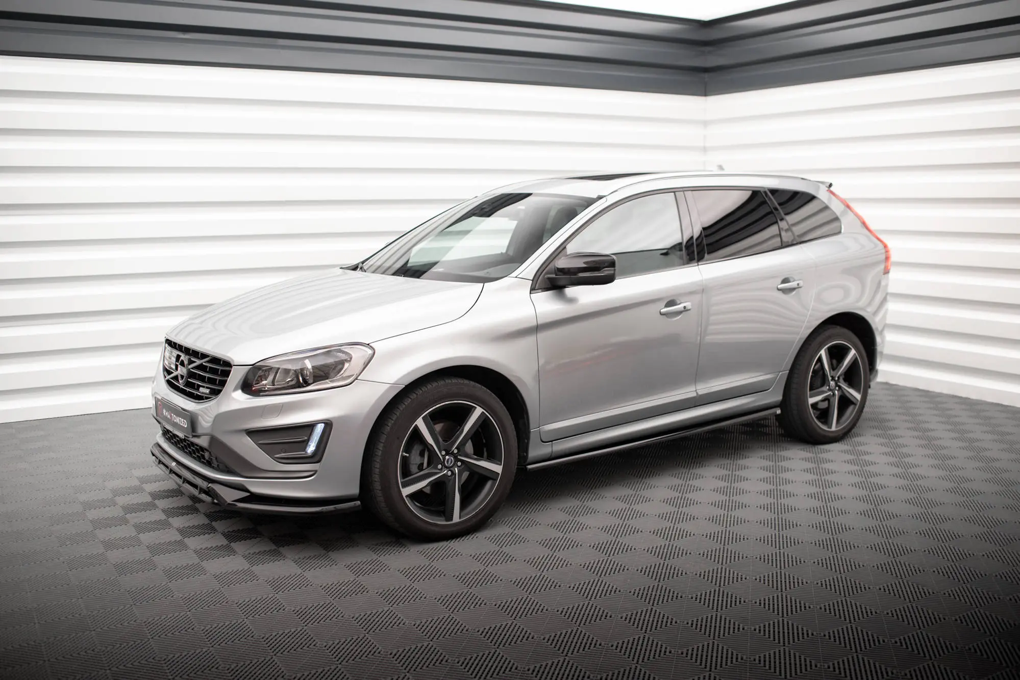 Sideskjørt Volvo XC60 I R-Design Facelift 2013 - 2017 | Glossy Black Edition – bilde 2