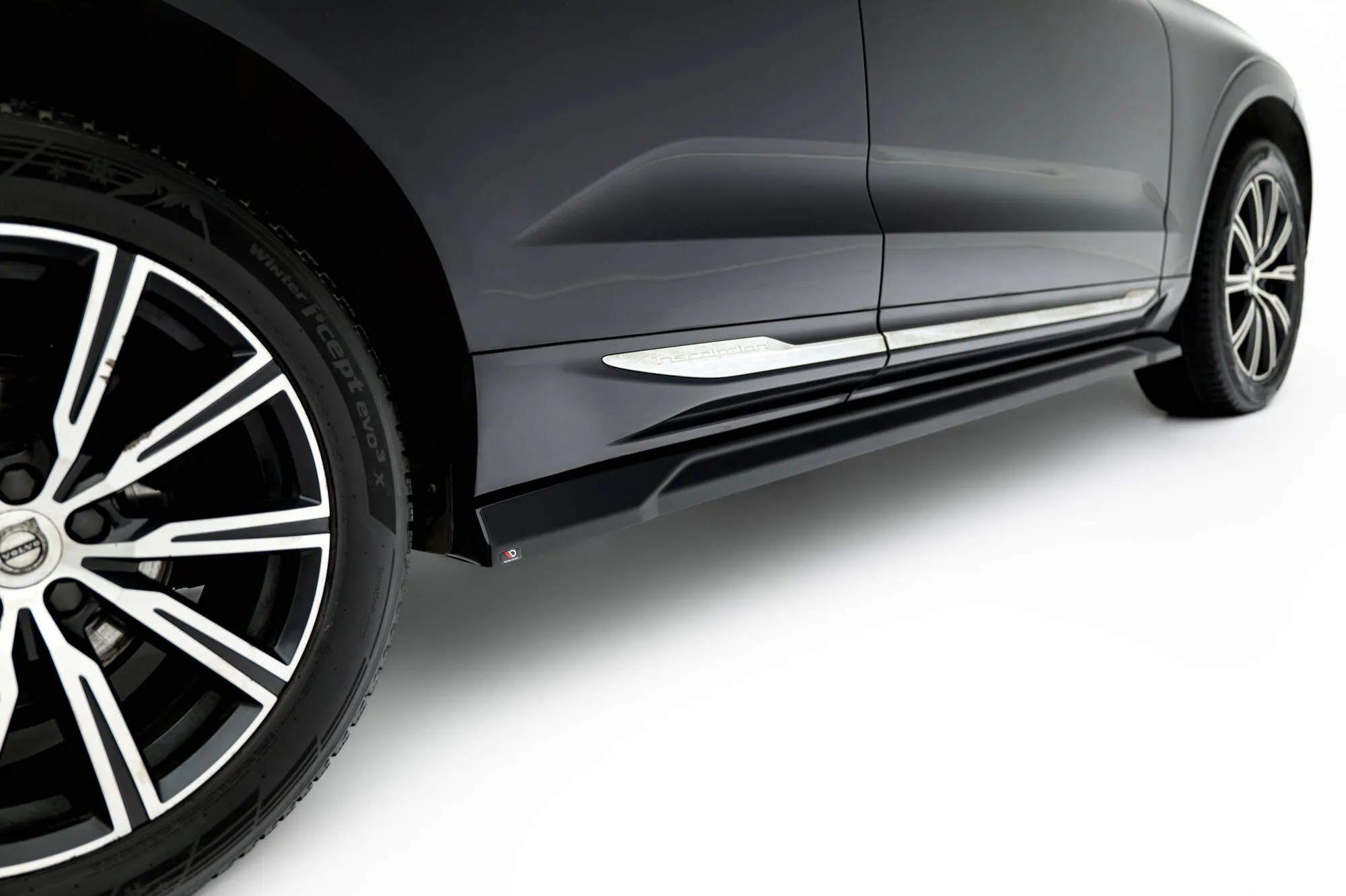 Sideskjørt Volvo XC60 II 2017 - 2021 | Glossy Black Edition – bilde 2