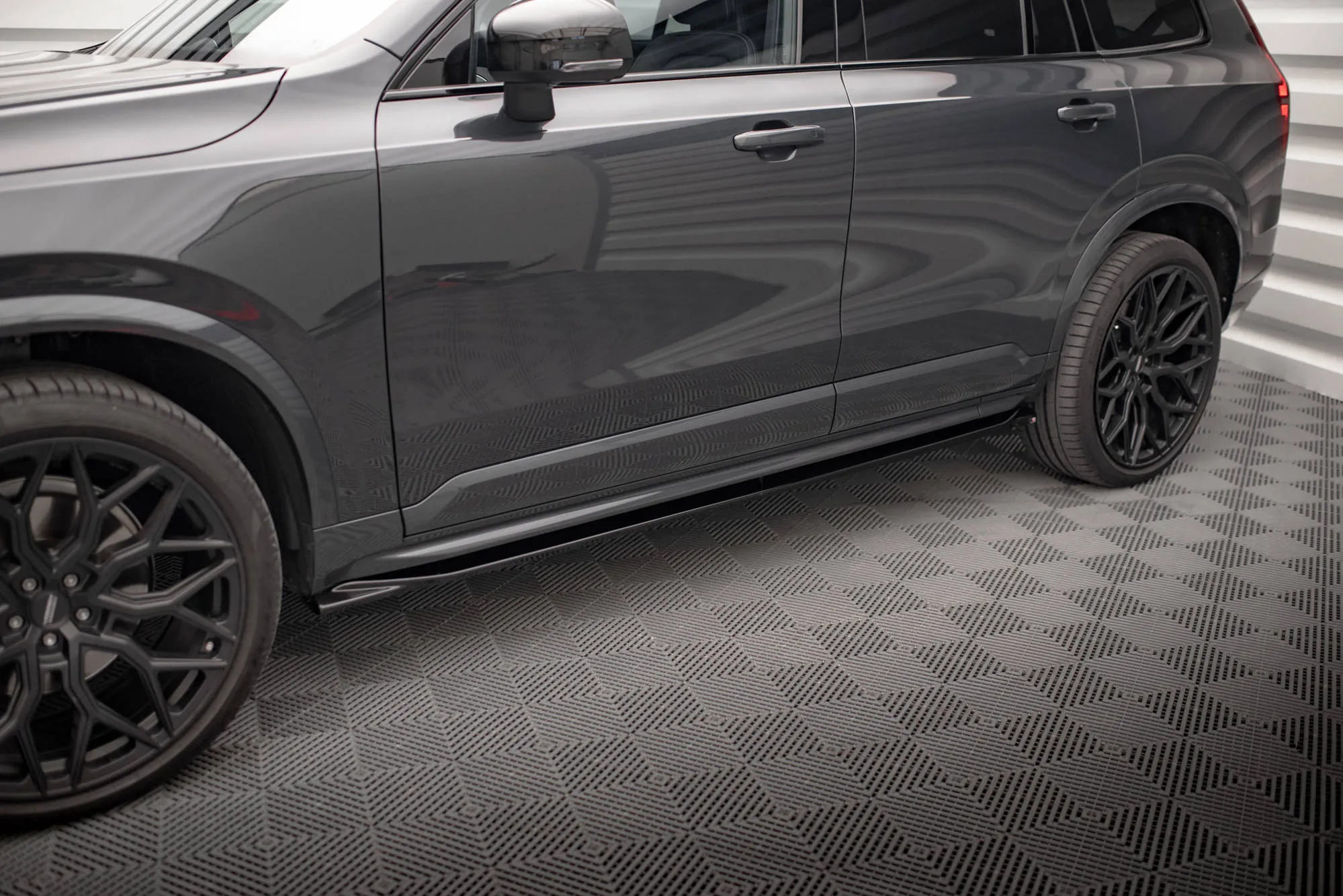 Sideskjørt Volvo XC90 II R-Design facelift 2019-> | Glossy Black Edition
