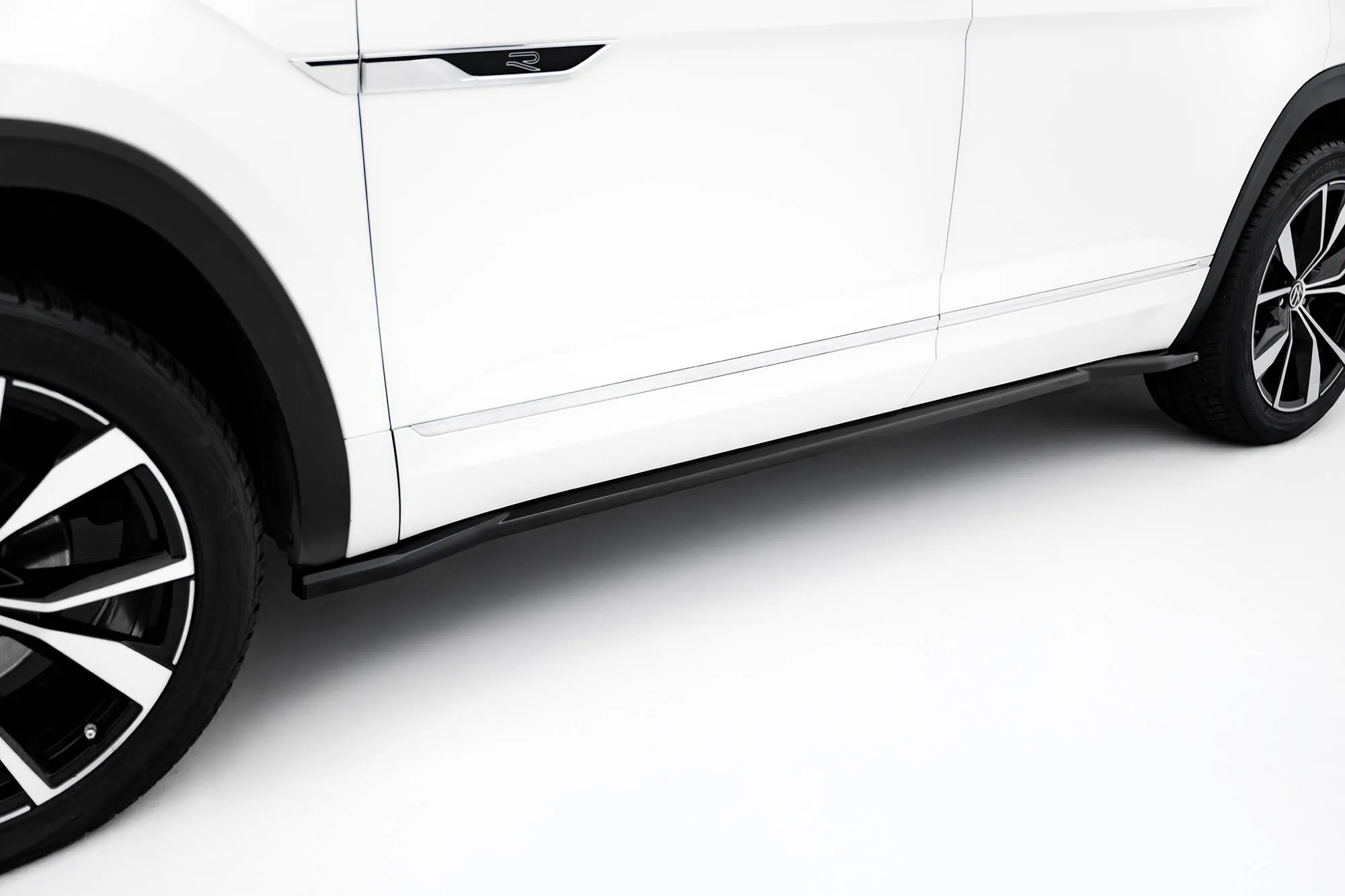 Sideskjørt VW Atlas R-Line Mk1 2023 -> | Glossy Black Edition