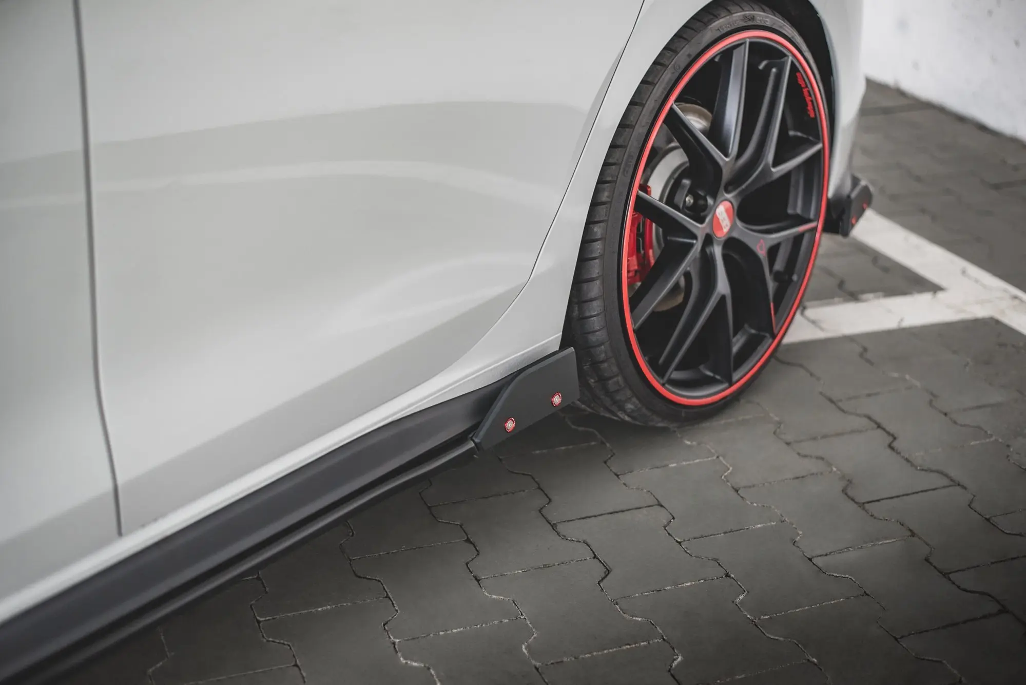 Sideskjørt VW Golf 8 GTI / GTE / GTI CLUBSPORT / R-LINE 2020-> │ V.2 Edition med sidesplitter – bilde 6