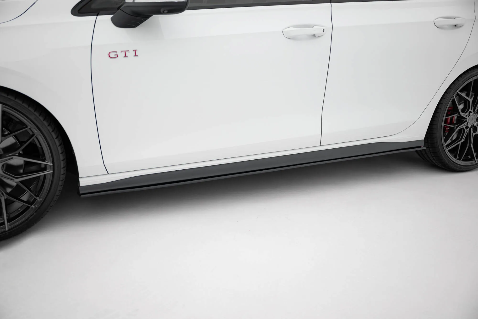Sideskjørt VW Golf 8 GTI / GTI Clubsport / R-line 2020-> | Street Pro Black Edition