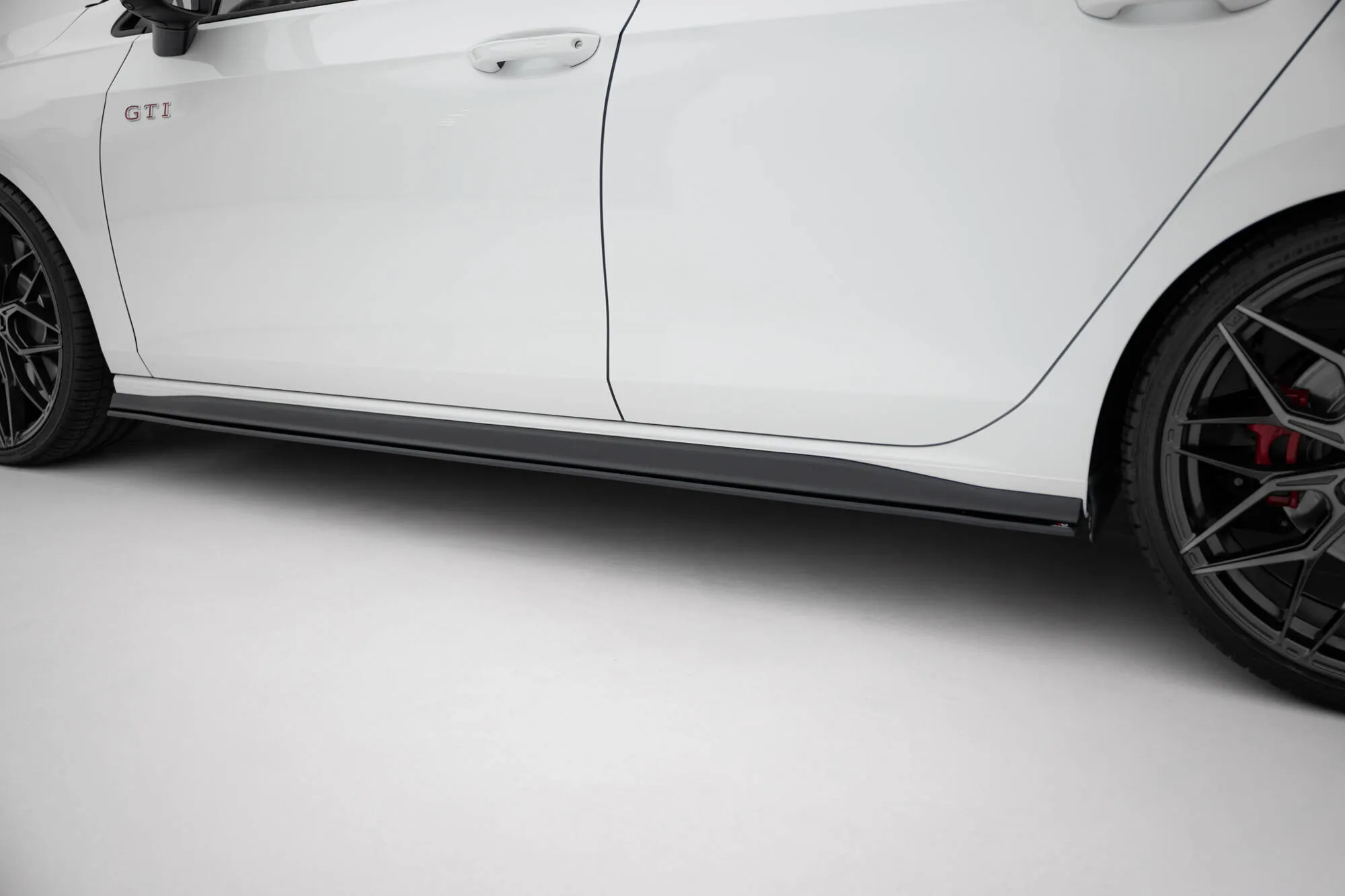 Sideskjørt VW Golf 8 GTI / GTI Clubsport / R-line 2020-> | Street Pro Black Edition – bilde 3