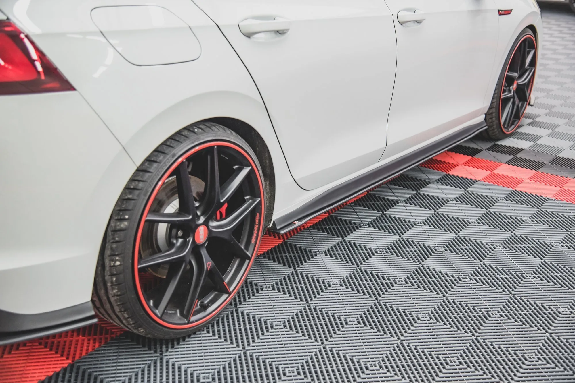 Sideskjørt VW Golf 8 GTI / GTI Clubsport / R-line 2020-> | Street Pro Black Edition – bilde 4