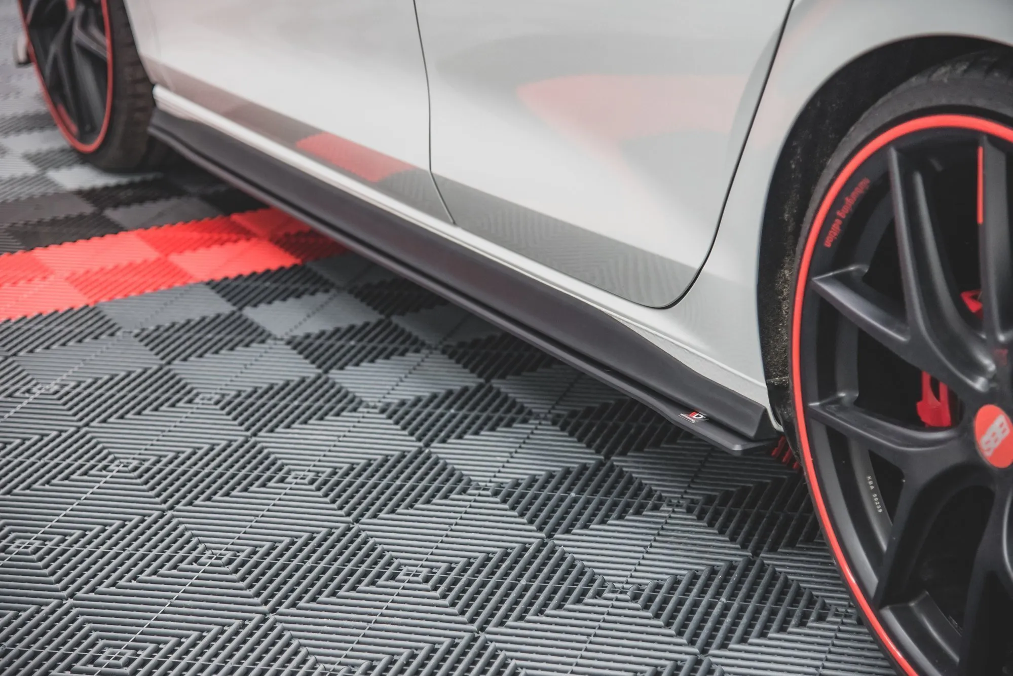 Sideskjørt VW Golf 8 GTI / GTI Clubsport / R-line 2020-> | Street Pro Black Edition – bilde 5