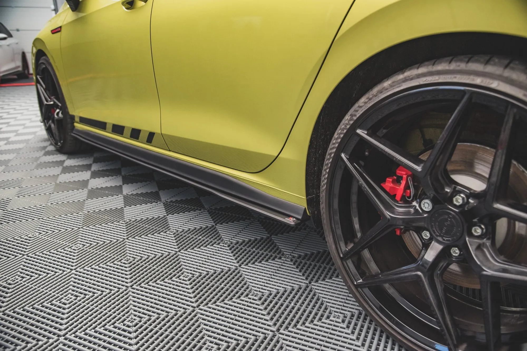 Sideskjørt VW Golf 8 GTI / GTI Clubsport / R-line 2020-> | Street Pro Black Edition – bilde 7