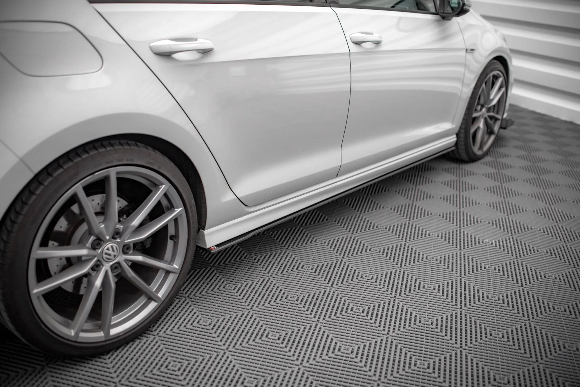 Sideskjørt VW Golf R Mk7 2013-2016 | Street Pro Black Edition – bilde 3