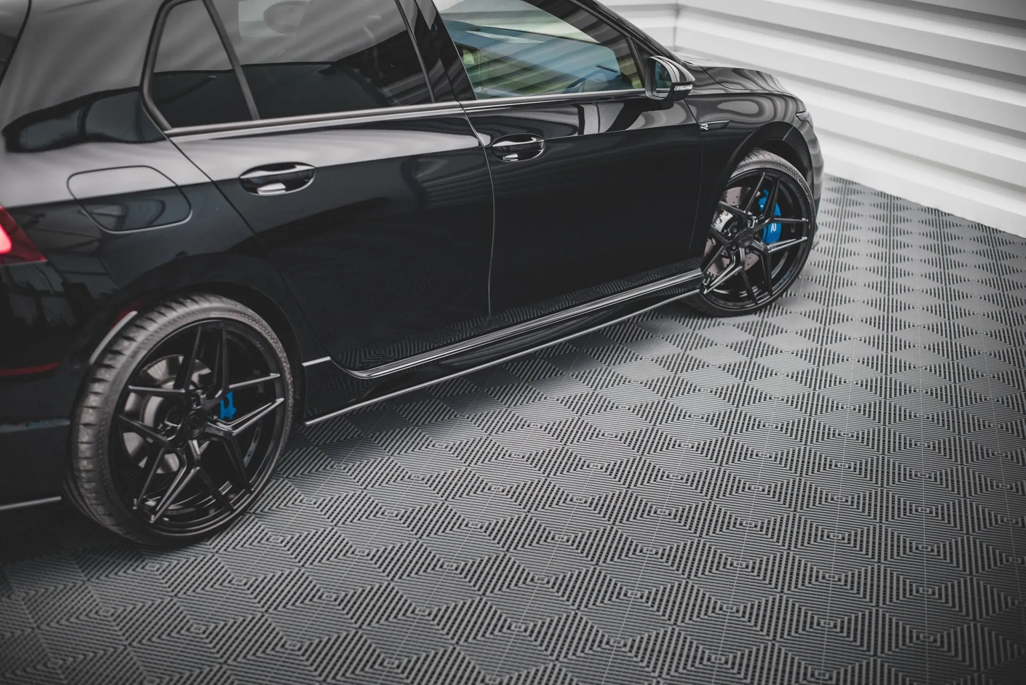 Sideskjørt VW Golf R MK8 2020-> | Street Pro Black Edition
