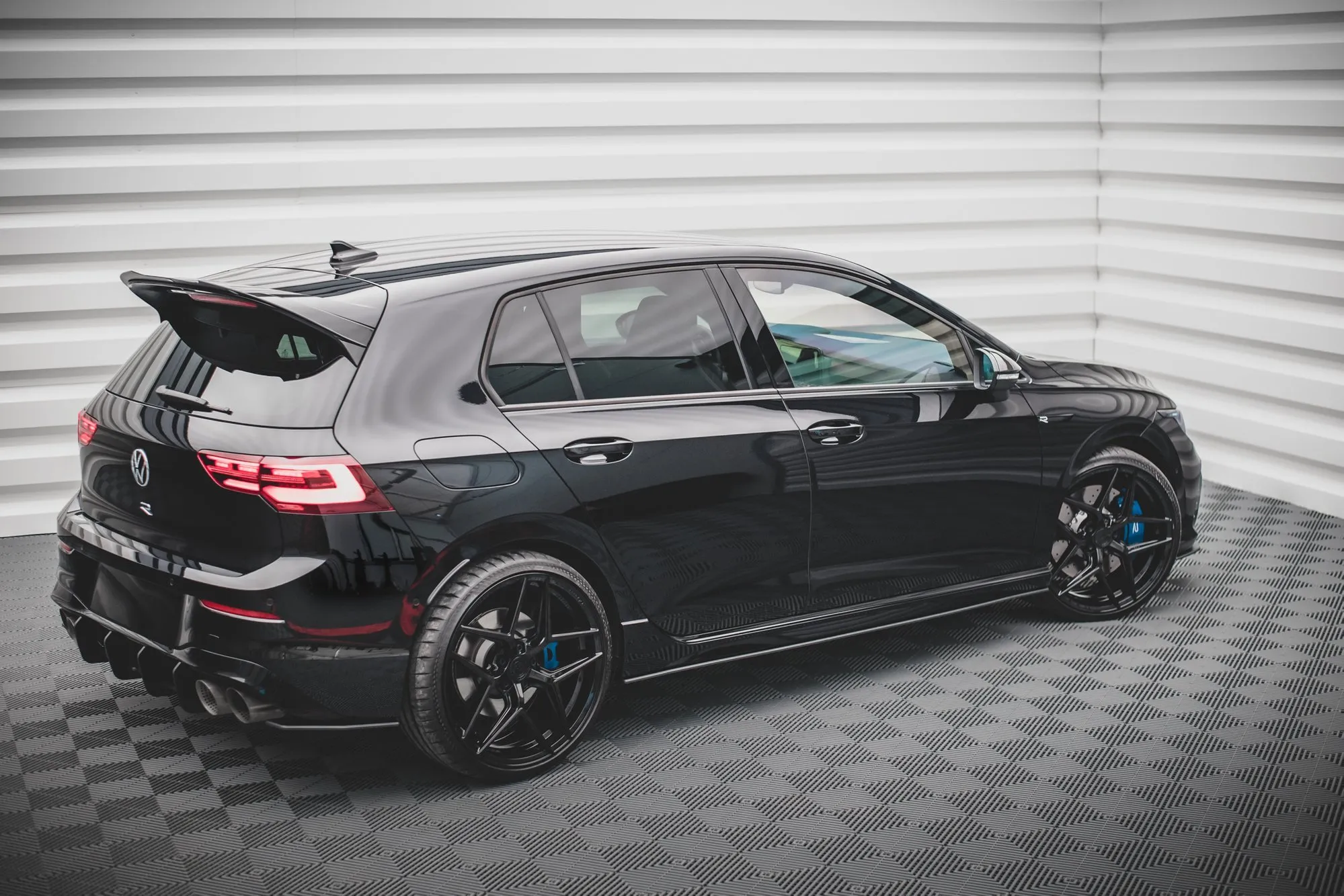 Sideskjørt VW Golf R MK8 2020-> | Street Pro Black Edition – bilde 4