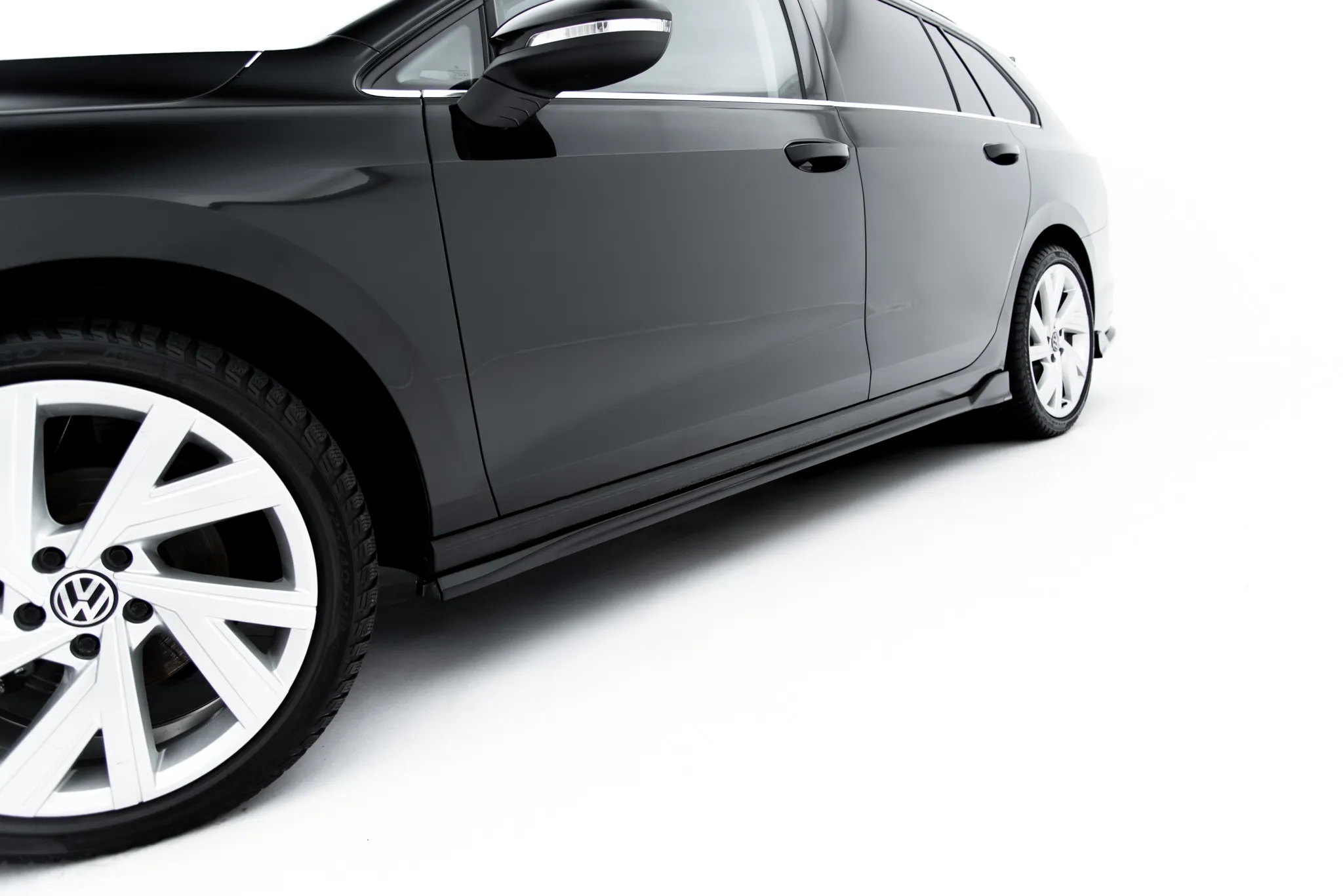 Sideskjørt VW Golf Variant VIII Facelift 2024 -> | Glossy Black Edition – bilde 4