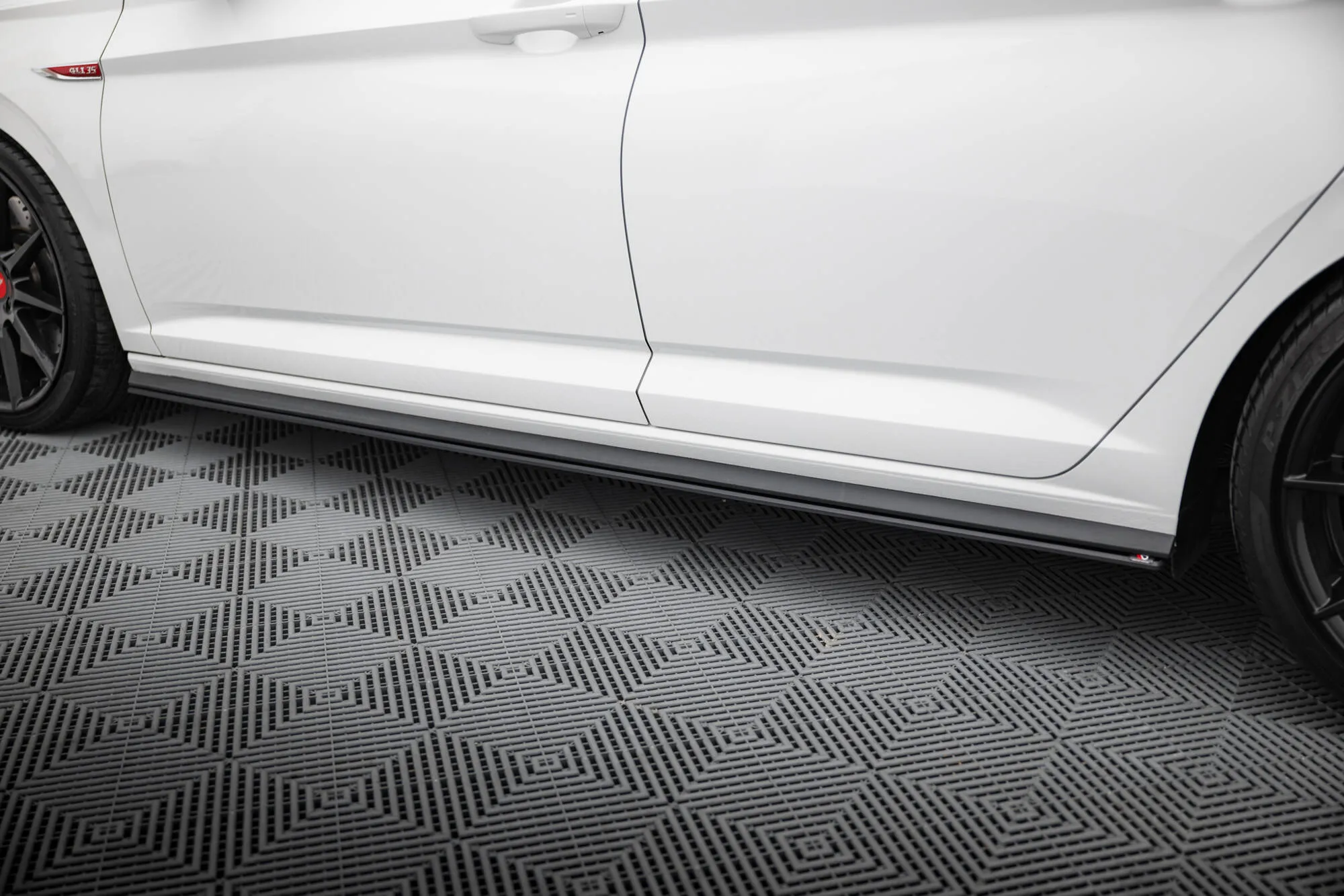Sideskjørt VW Jetta Gli VII 2019 - 2021 | Street Pro Black Edition – bilde 3