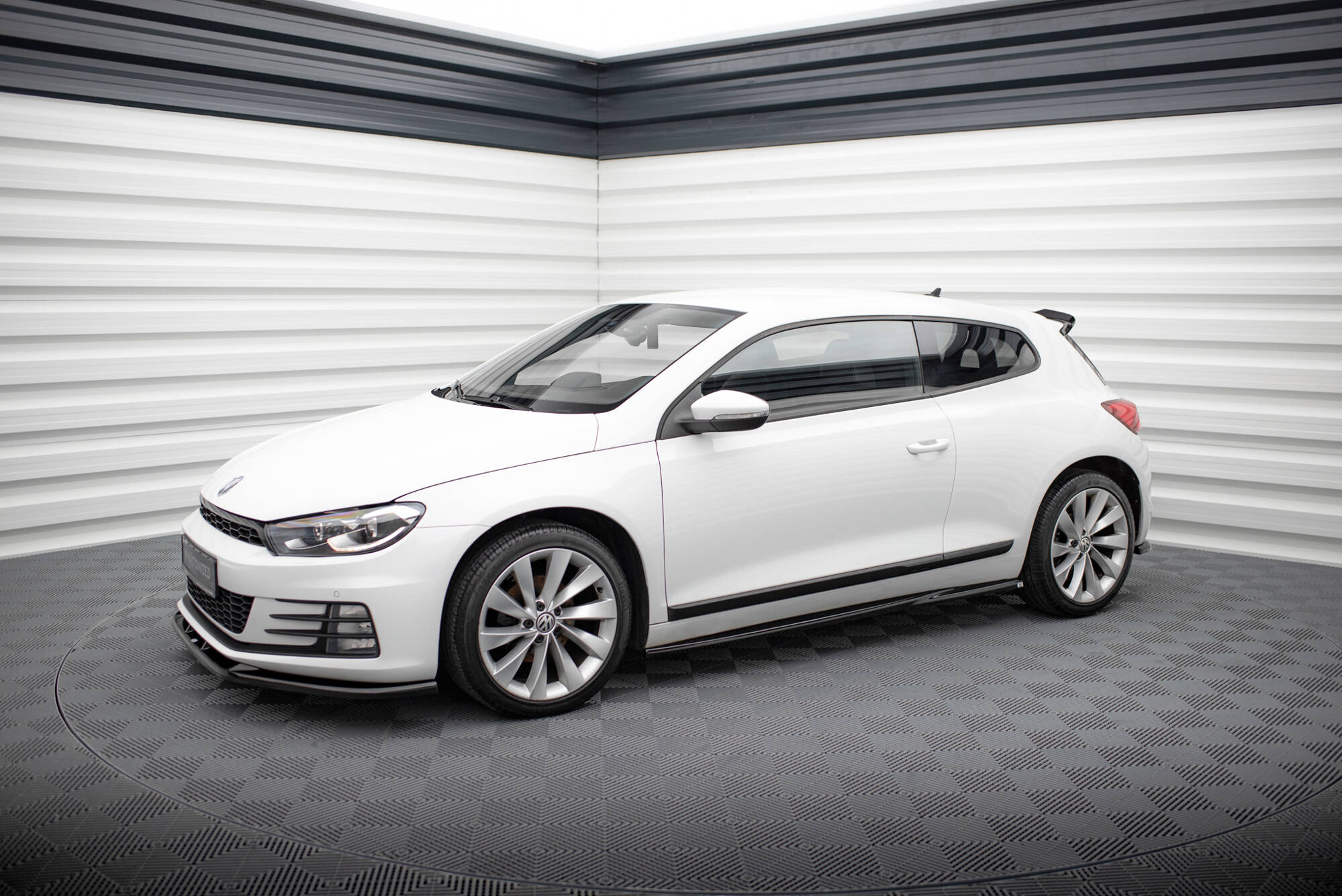 Sideskjørt VW Scirocco Mk3 facelift 2014 - 2017 | Glossy Black Edition – bilde 4