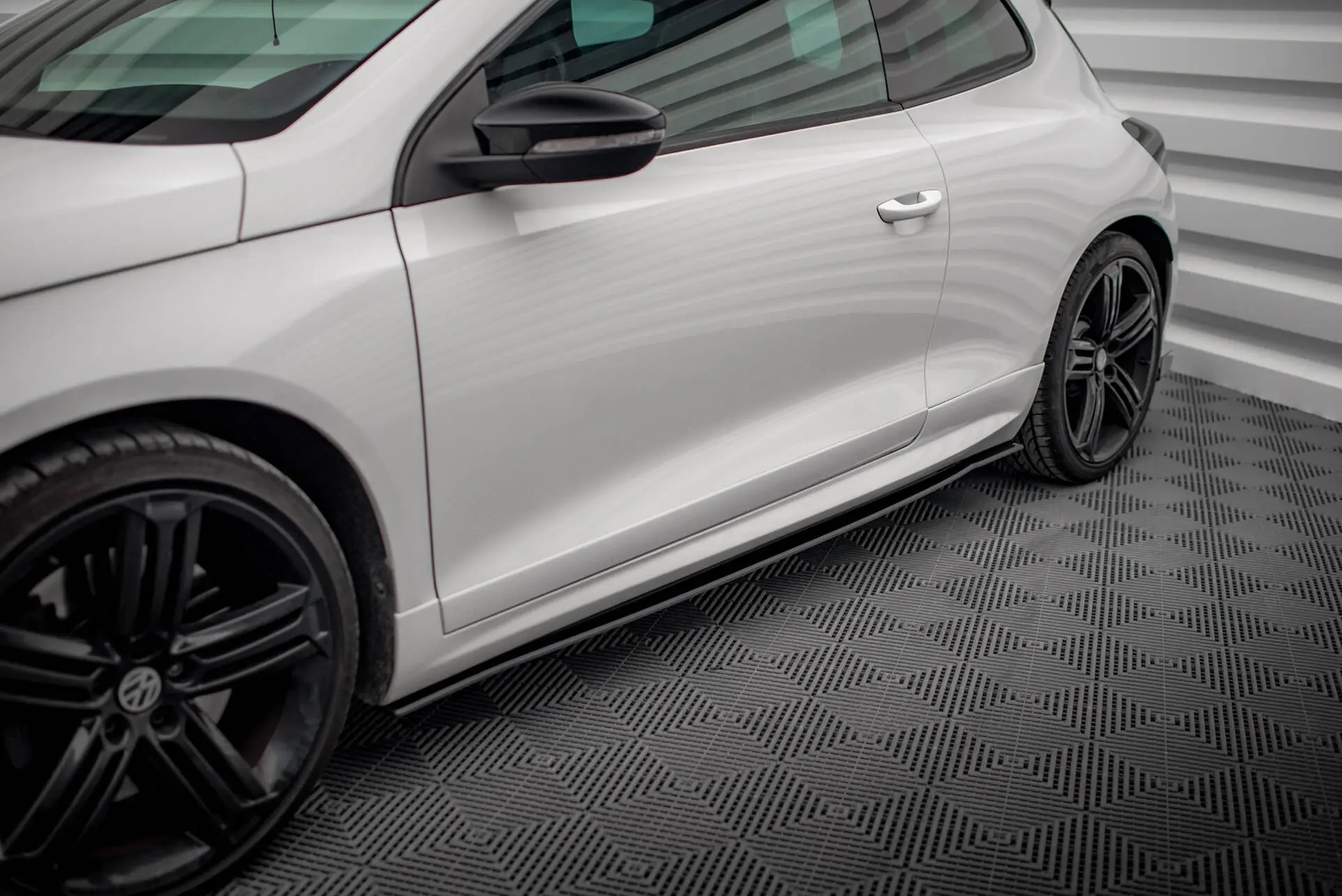 Sideskjørt VW Scirocco R mk3 2008 - 2014 | Street Pro Black Edition – bilde 2