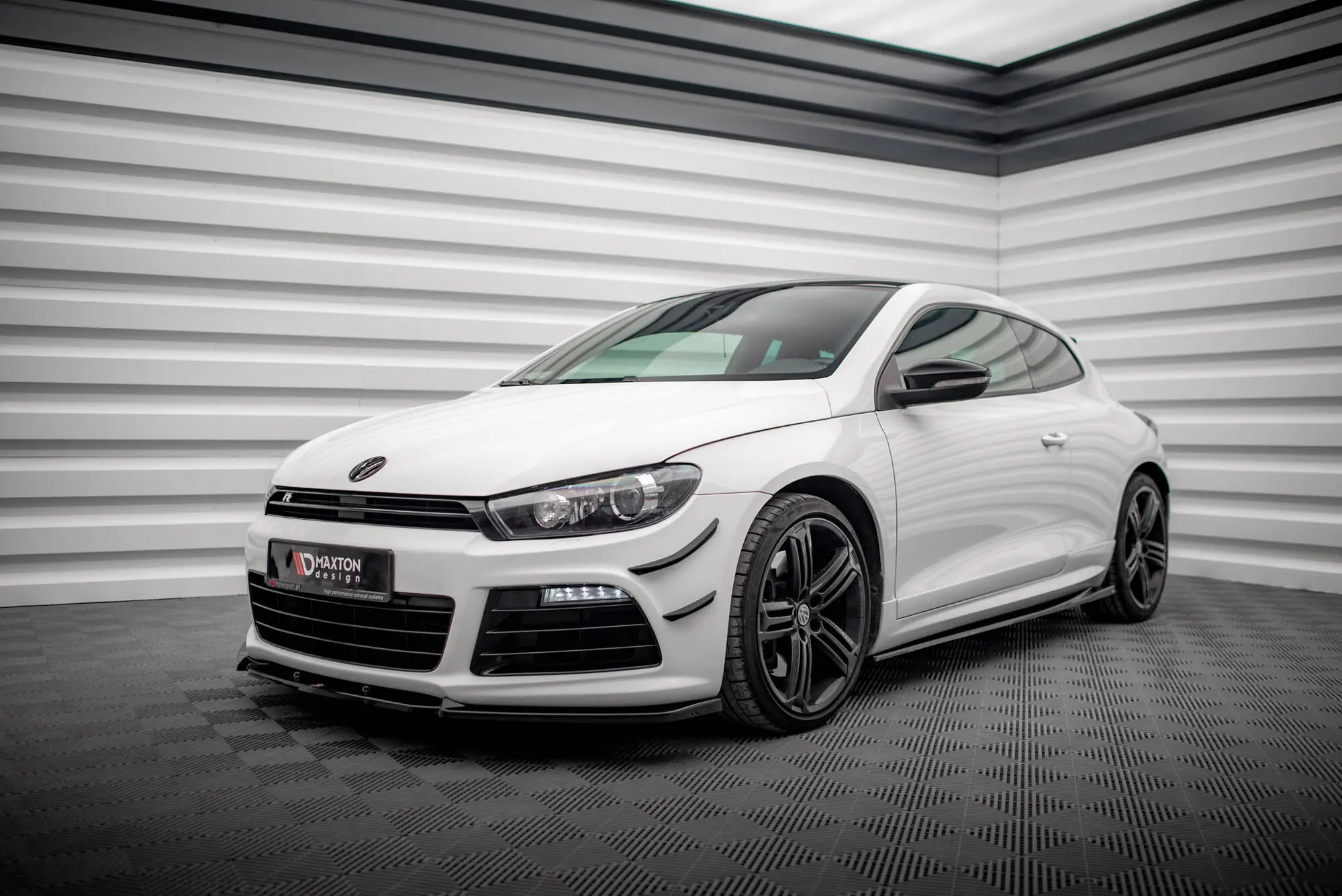 Sideskjørt VW Scirocco R mk3 2008 - 2014 | V.2 Glossy Black Edition – bilde 4