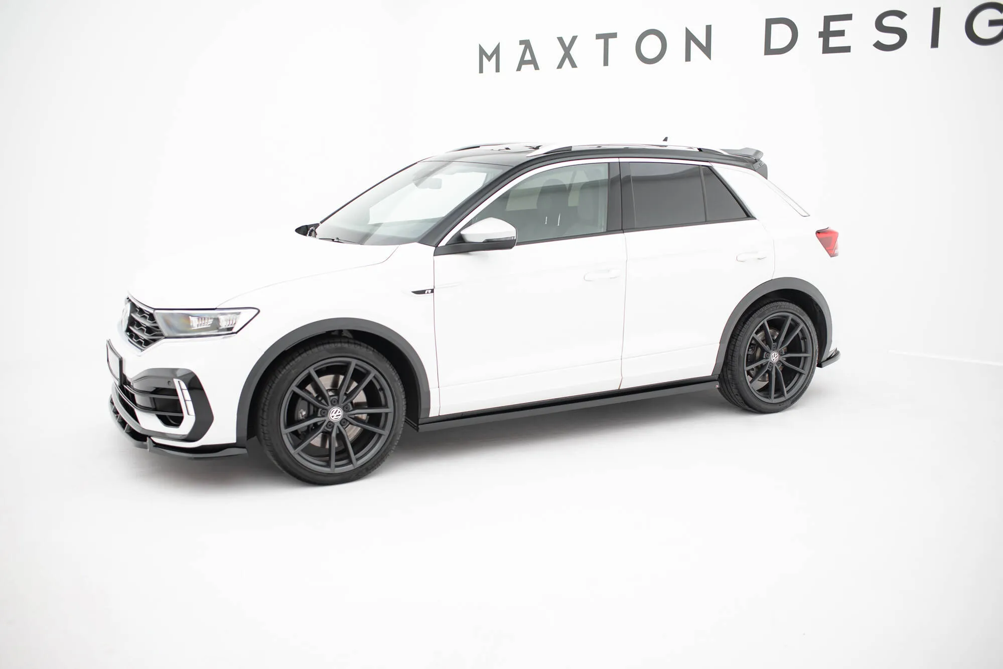 Sideskjørt VW T-Roc Facelift 2021 - 2025 | Glossy Black Edition – bilde 5