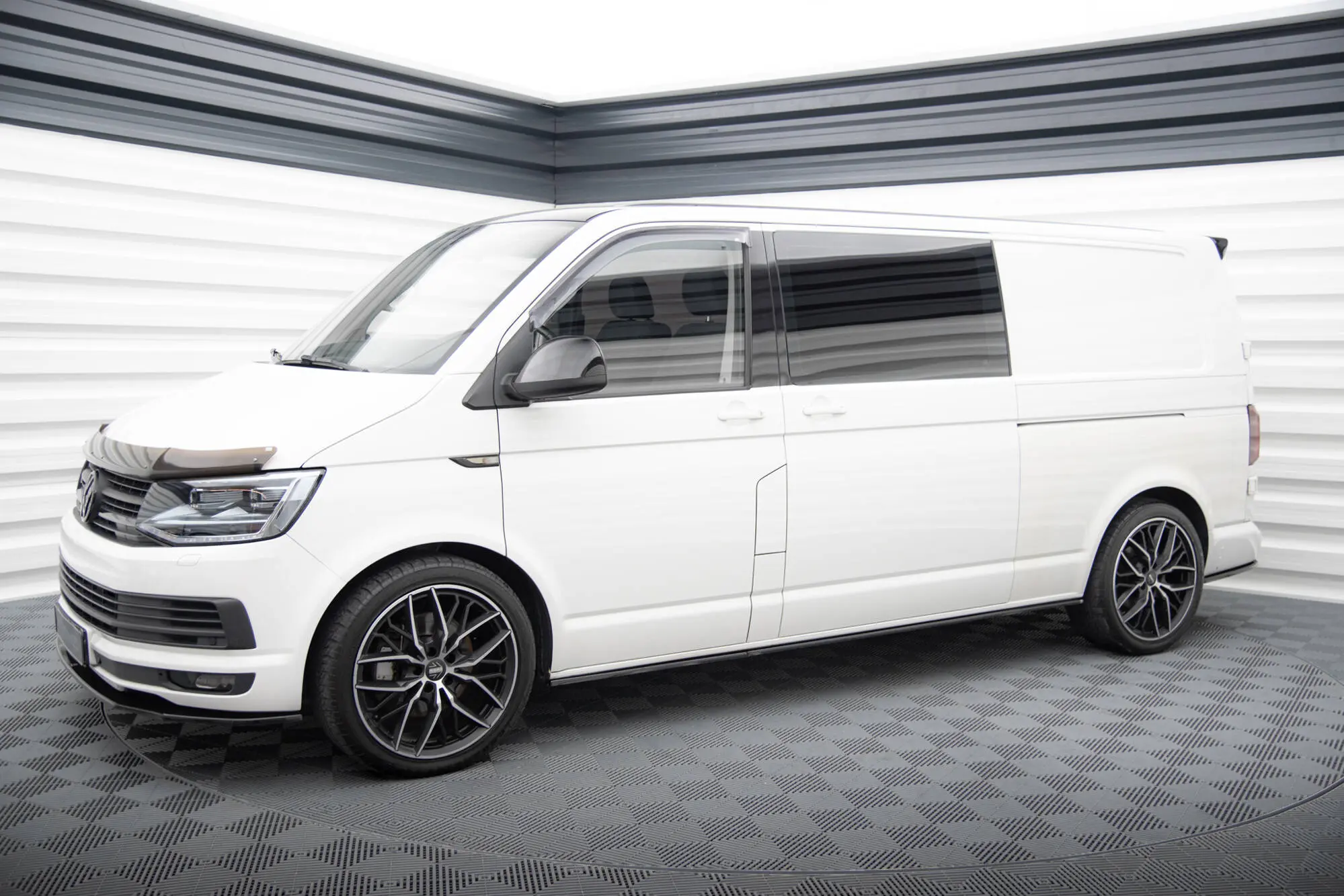 Sideskjørt VW T6.1 Long facelift 2019 - 2023 | Glossy Black Edition – bilde 2