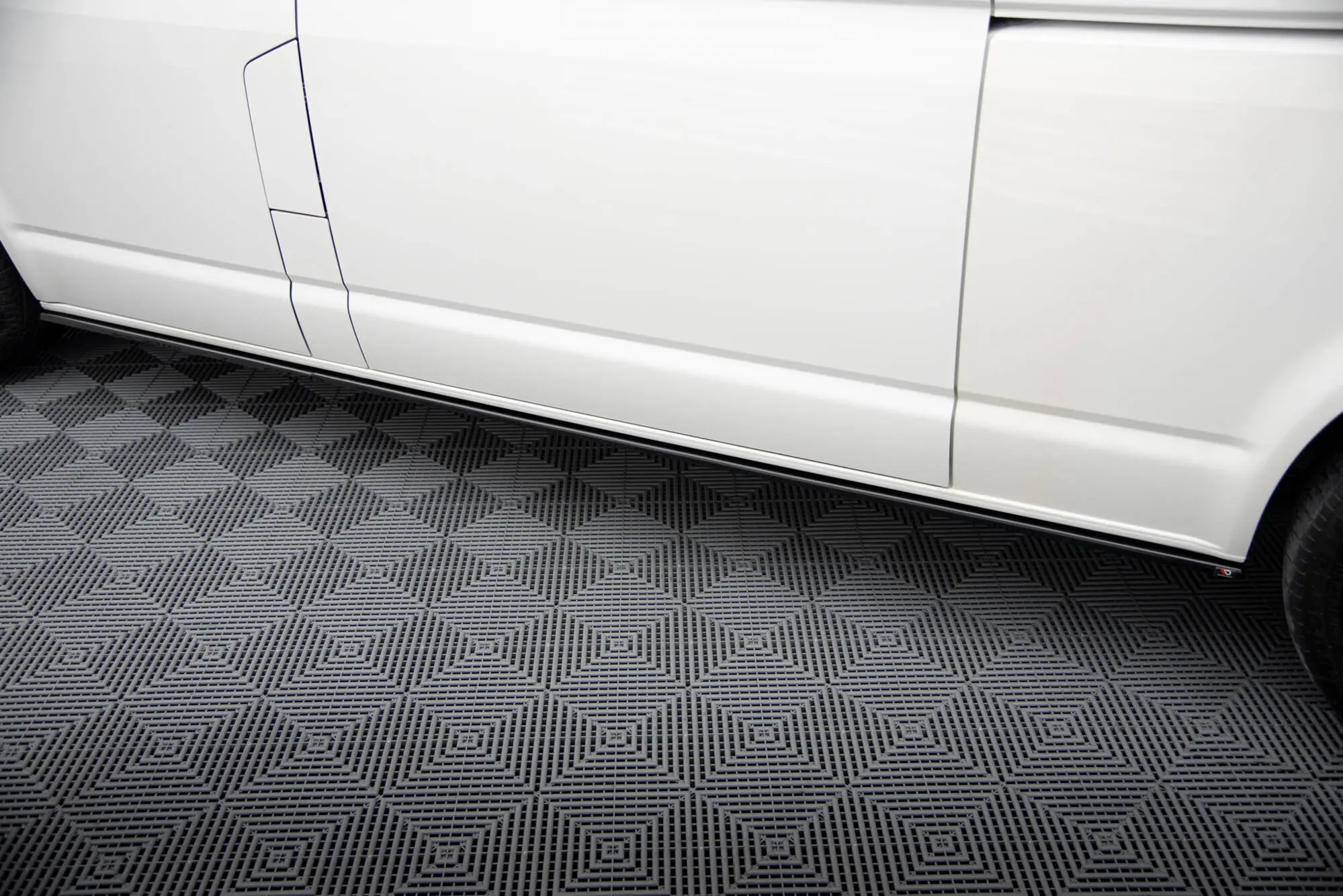 Sideskjørt VW T6.1 Long facelift 2019 - 2023 | Glossy Black Edition – bilde 4