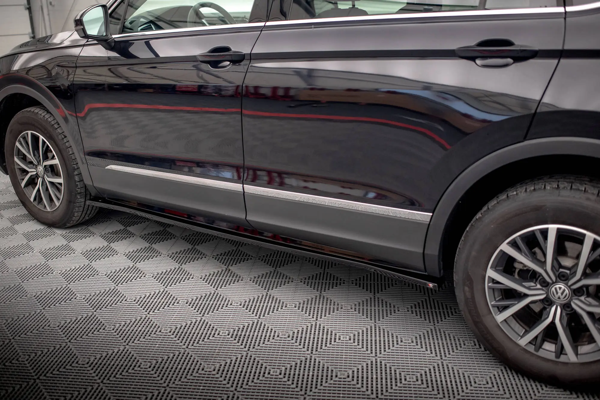 SIDESKJØRT VW Tiguan Allspace II / Allspace II R-Line 2016 - 2020 – bilde 3