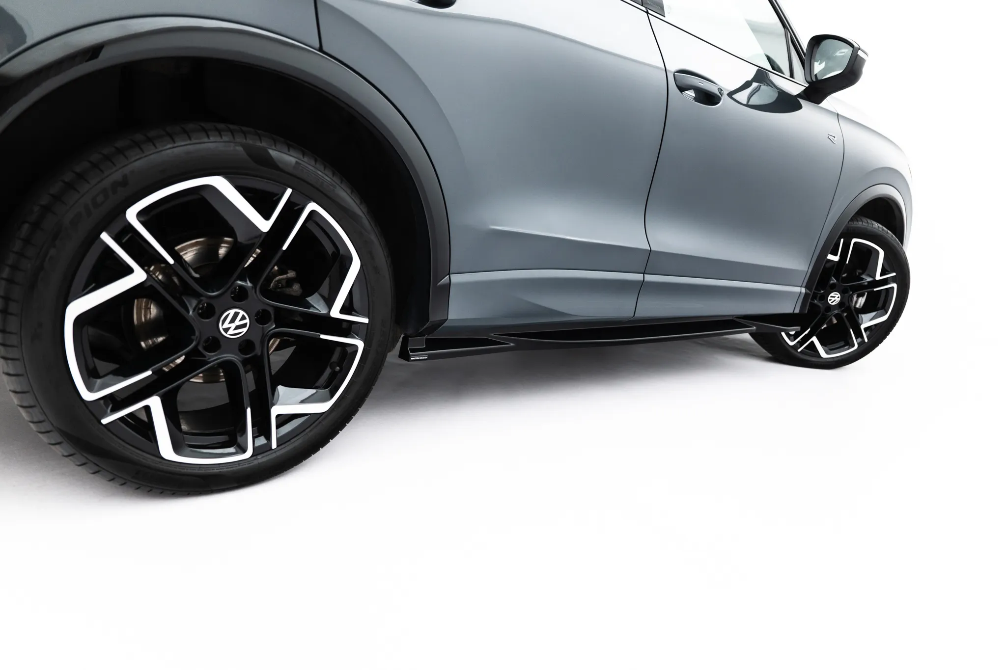 Sideskjørt VW Tiguan III 2024 -> | Glossy Black Edition – bilde 2