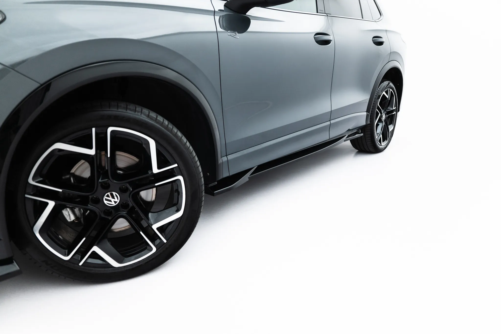 Sideskjørt VW Tiguan III 2024 -> | Glossy Black Edition – bilde 3