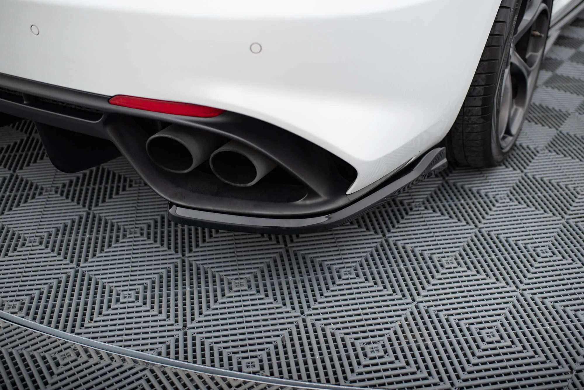 Sidesplitters bak Alfa Romeo Giulia Quadrifoglio 2015 -> | Glossy Black Edition