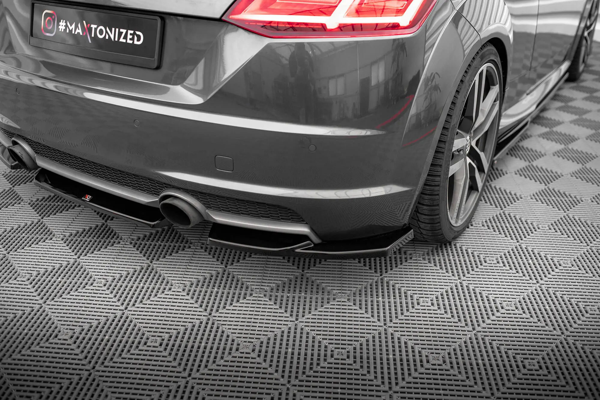 Sidesplitters bak Audi TT (8S) S-Line 2014 - 2018 | V.1 Glossy Black Edition