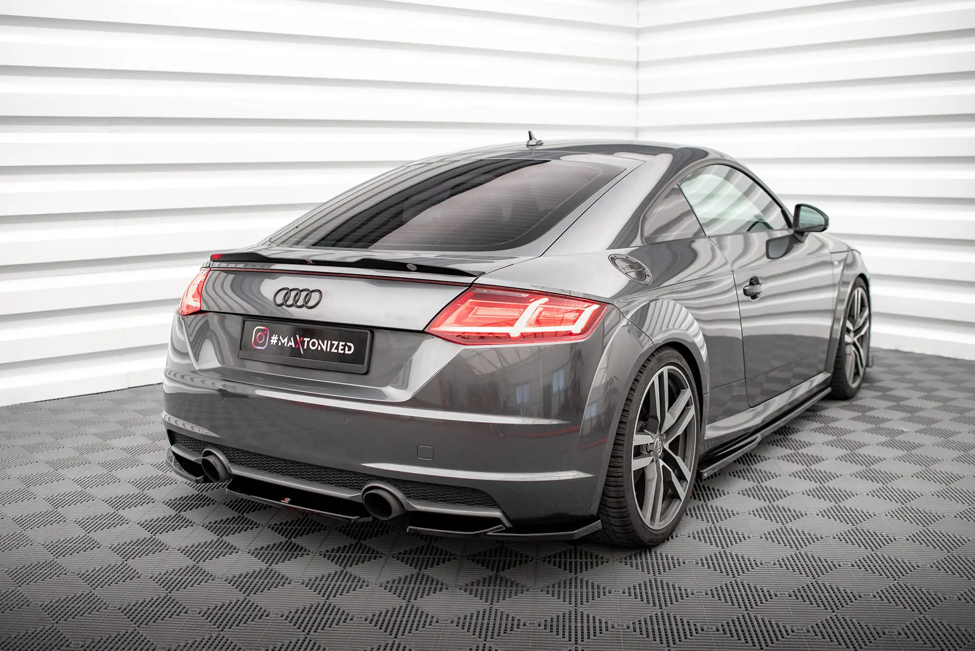 Sidesplitters bak Audi TT (8S) S-Line 2014 - 2018 | V.1 Glossy Black Edition – bilde 3
