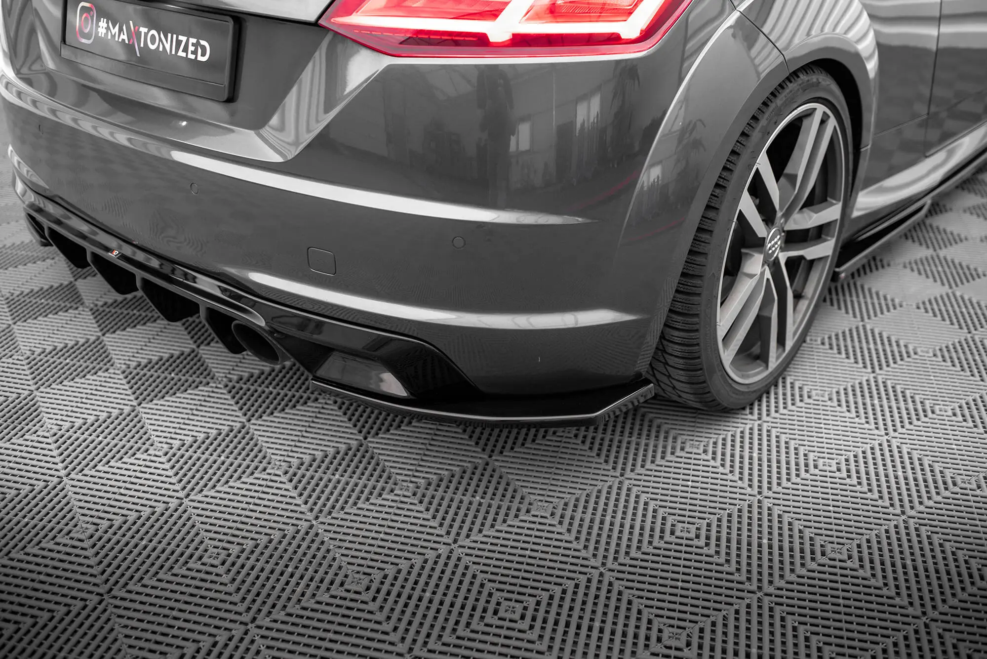 Sidesplitters bak Audi TT (8S) S-Line 2014 - 2018 | V.2 Glossy Black Edition – bilde 3