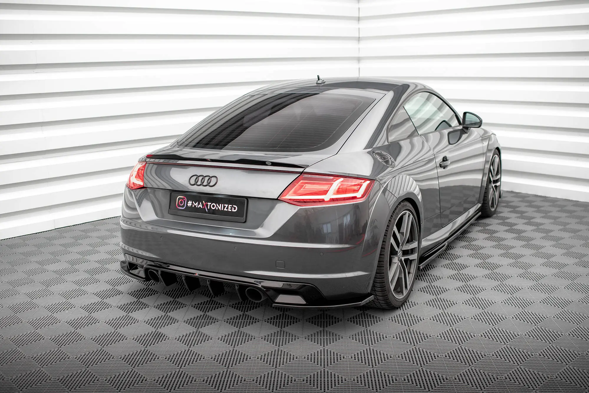 Sidesplitters bak Audi TT (8S) S-Line 2014 - 2018 | V.2 Glossy Black Edition – bilde 4