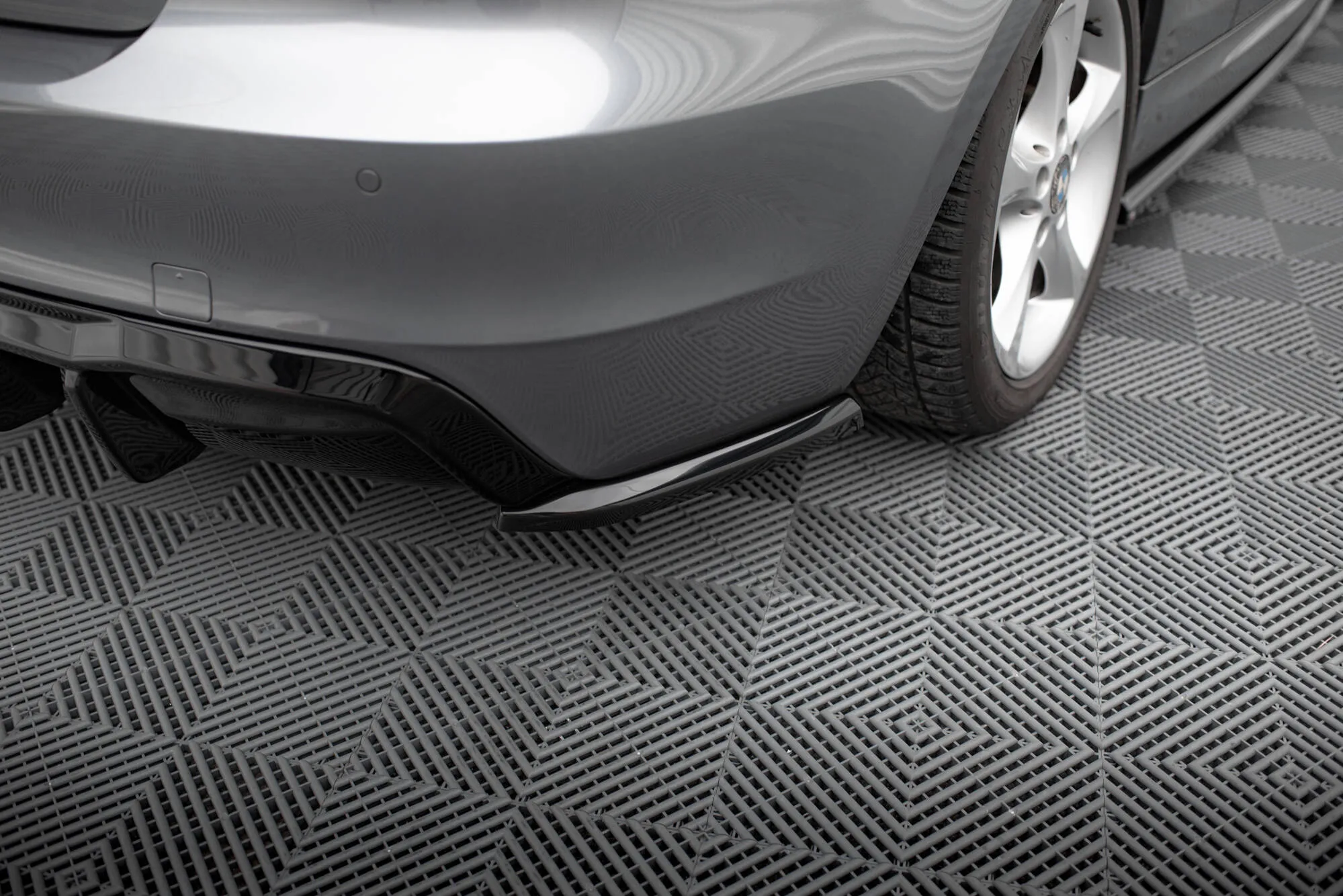 Sidesplitters bak BMW 1 M-Pack (E82) 2007 - 2011 | Glossy Black Edition