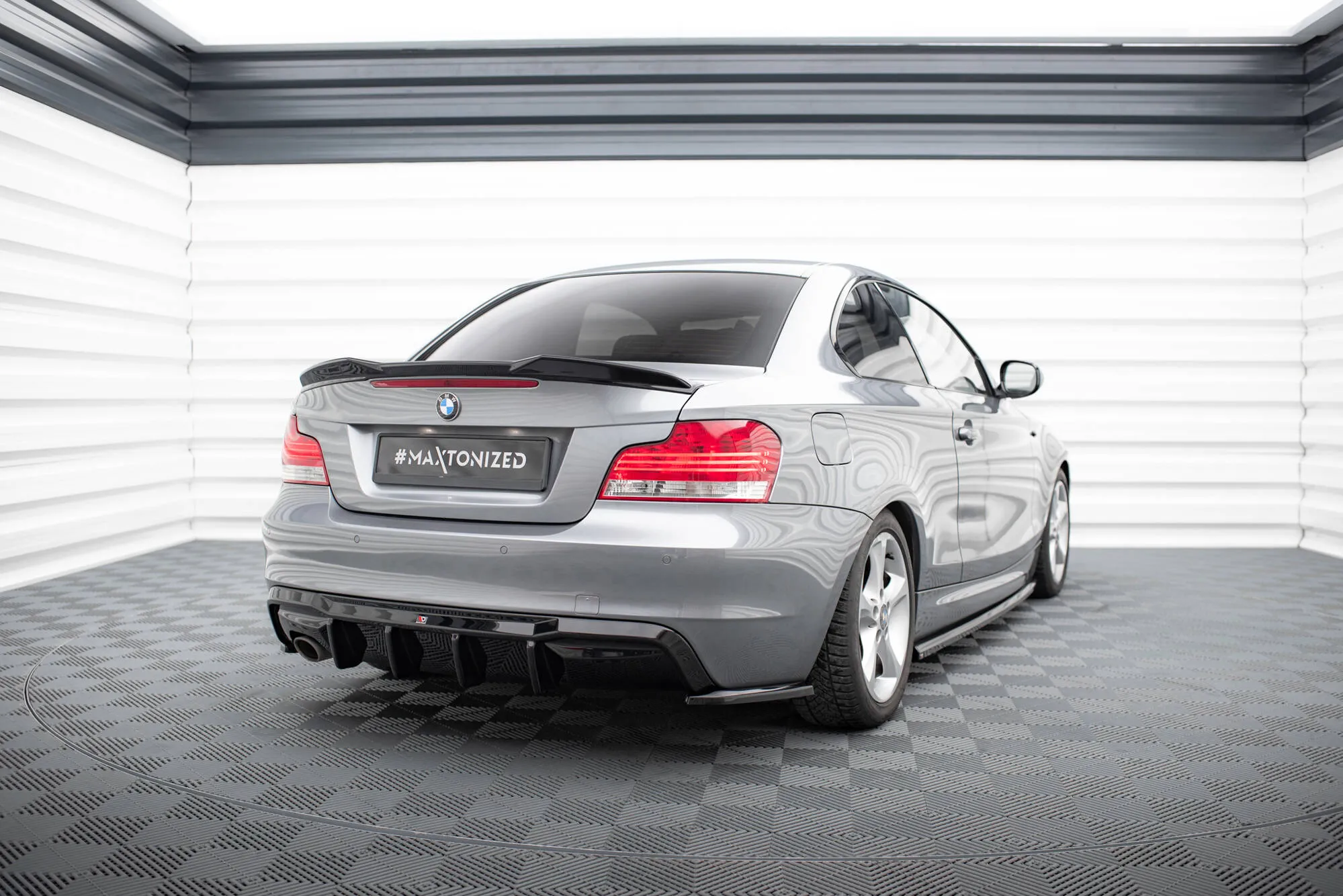 Sidesplitters bak BMW 1 M-Pack (E82) 2007 - 2011 | Glossy Black Edition – bilde 2