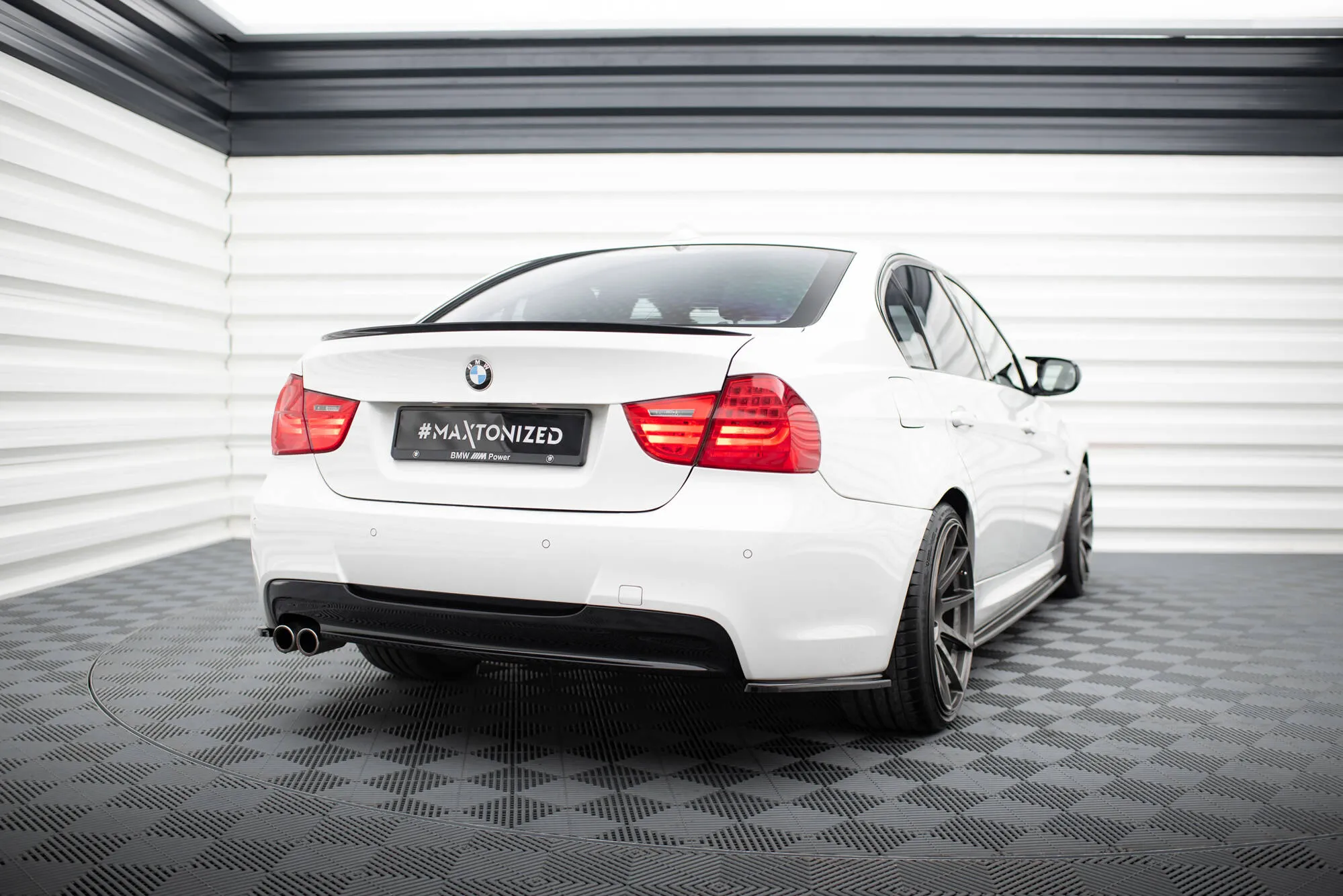 Sidesplitters bak BMW 3 (E90 / E91) M-Pakke 2004-2008 | Glossy Black Edition – bilde 2