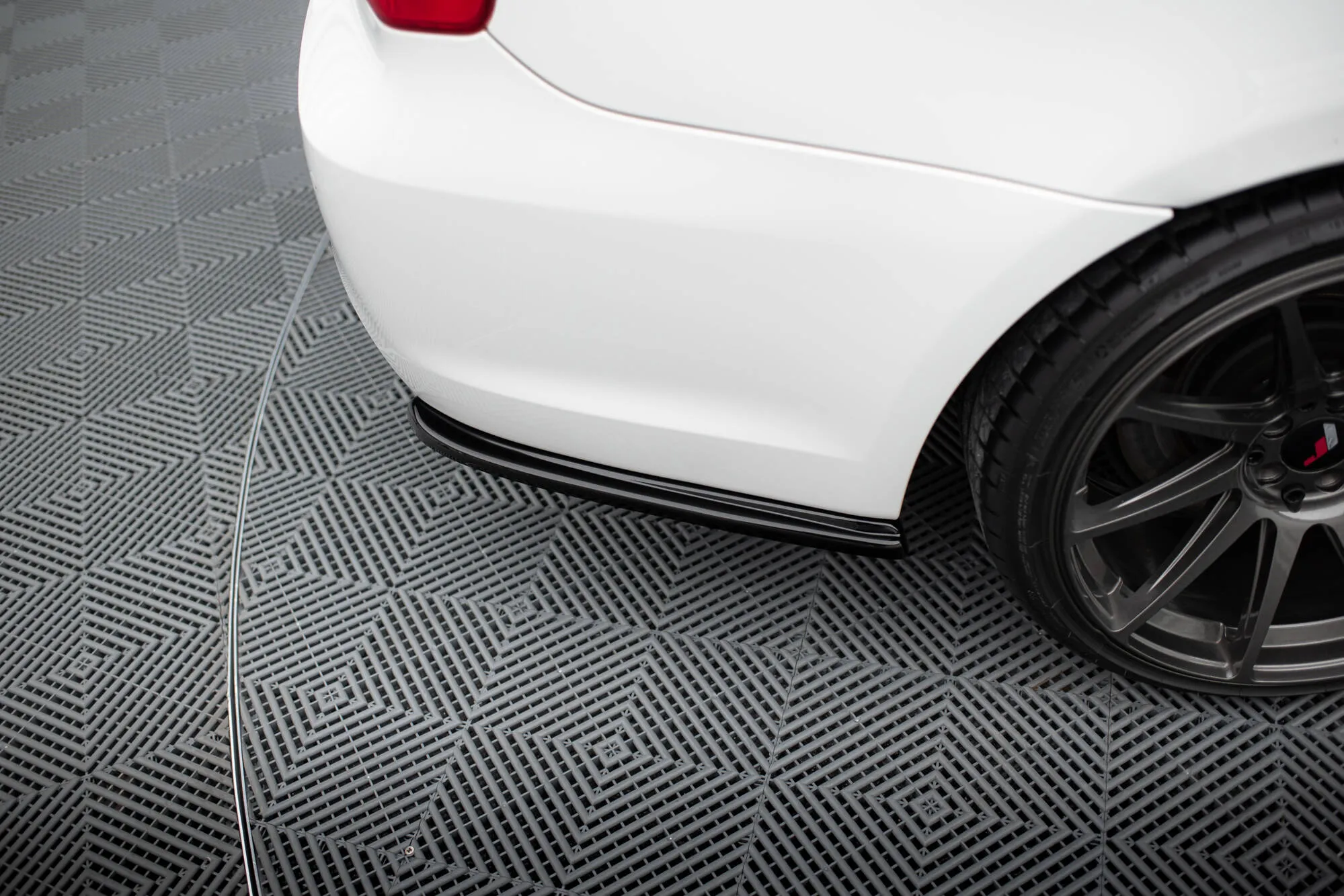 Sidesplitters bak BMW 3 (E90 / E91) M-Pakke 2004-2008 | Glossy Black Edition – bilde 3