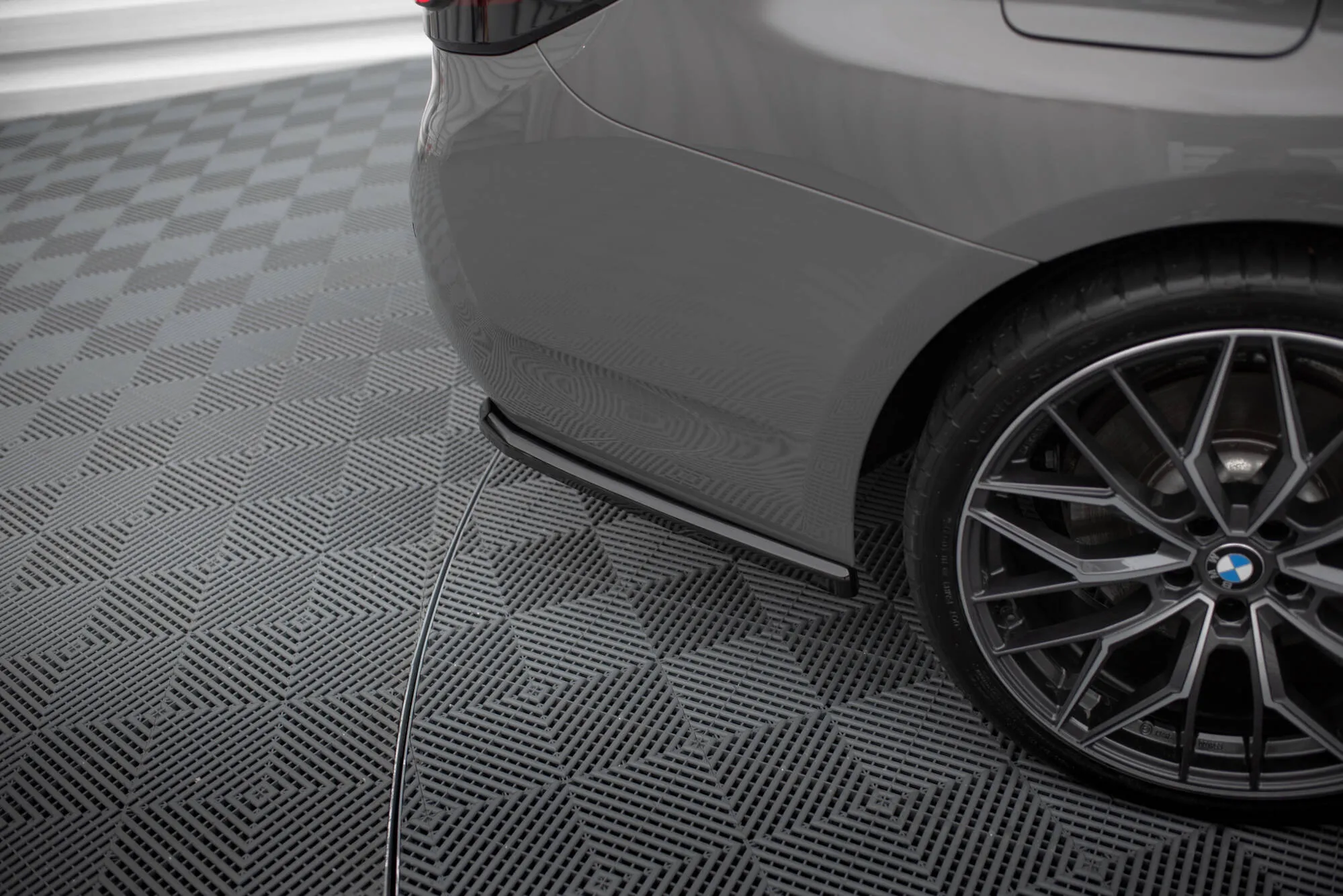 Sidesplitters bak BMW 5 (G30/G31) Facelift 2020 - 2023 | Glossy Black Edition – bilde 3