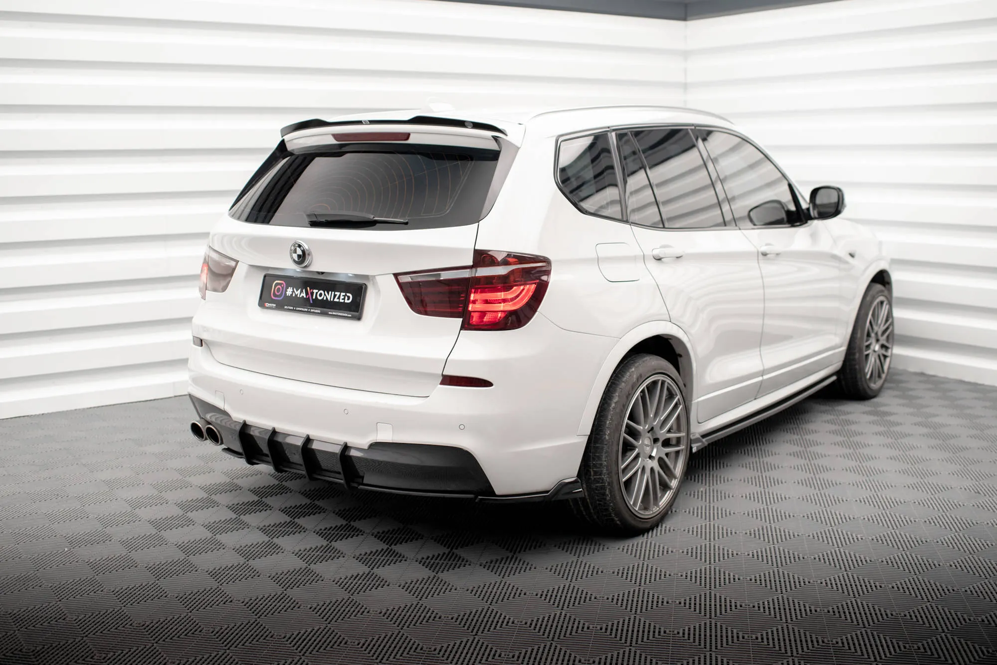 Sidesplitters bak BMW X3 (F25) LCI 2014 - 2017 | Glossy Black Edition – bilde 2