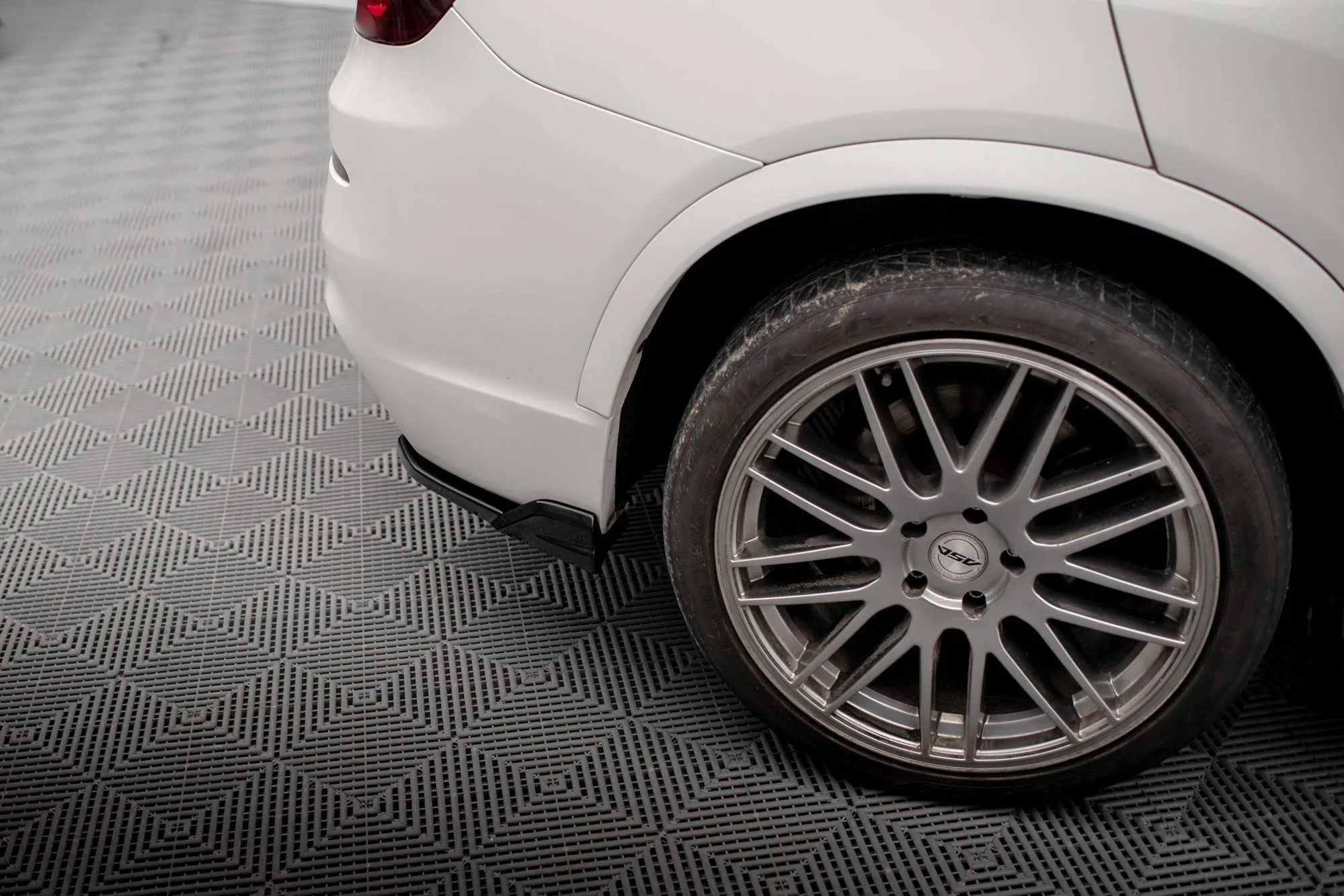 Sidesplitters bak BMW X3 (F25) LCI 2014 - 2017 | Glossy Black Edition – bilde 3