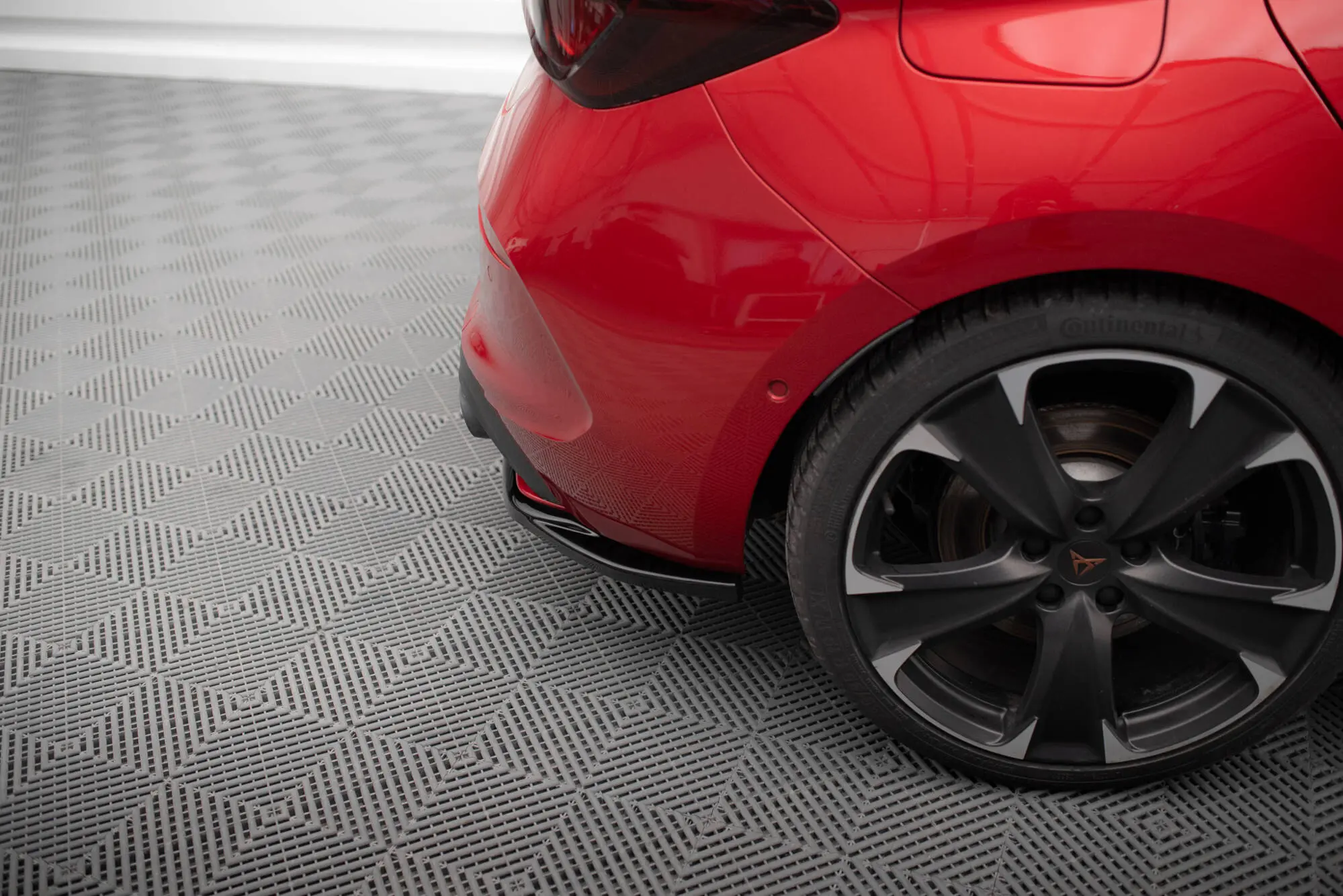 Sidesplitters bak Cupra Leon Hatchback Mk1 2020 - > | V.1 Glossy Black Edition – bilde 3