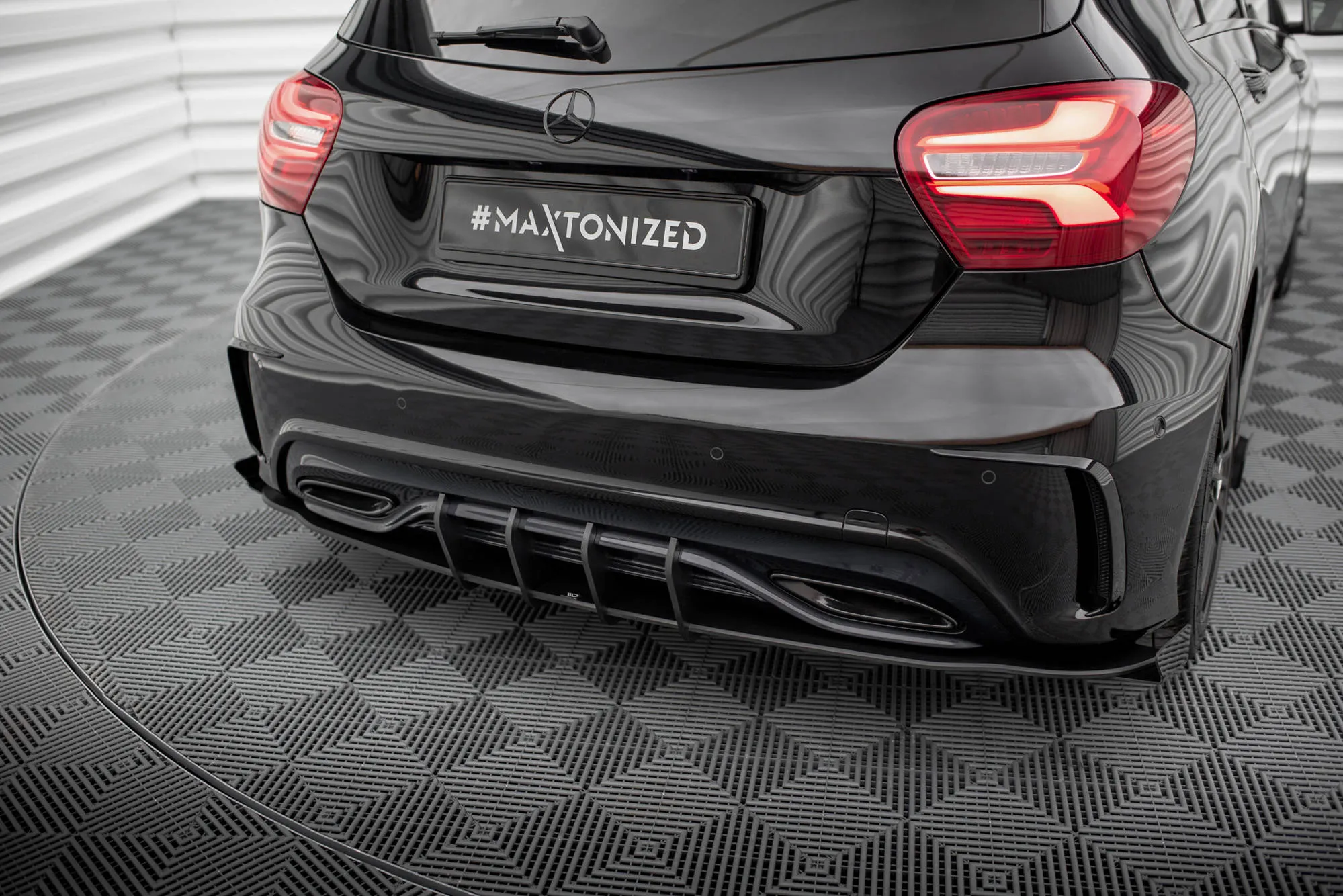 Sidesplitters bak + Flopper Mercedes-Benz A (W176) AMG-Line facelift 2015 - 2018 | Street Pro Black Edition