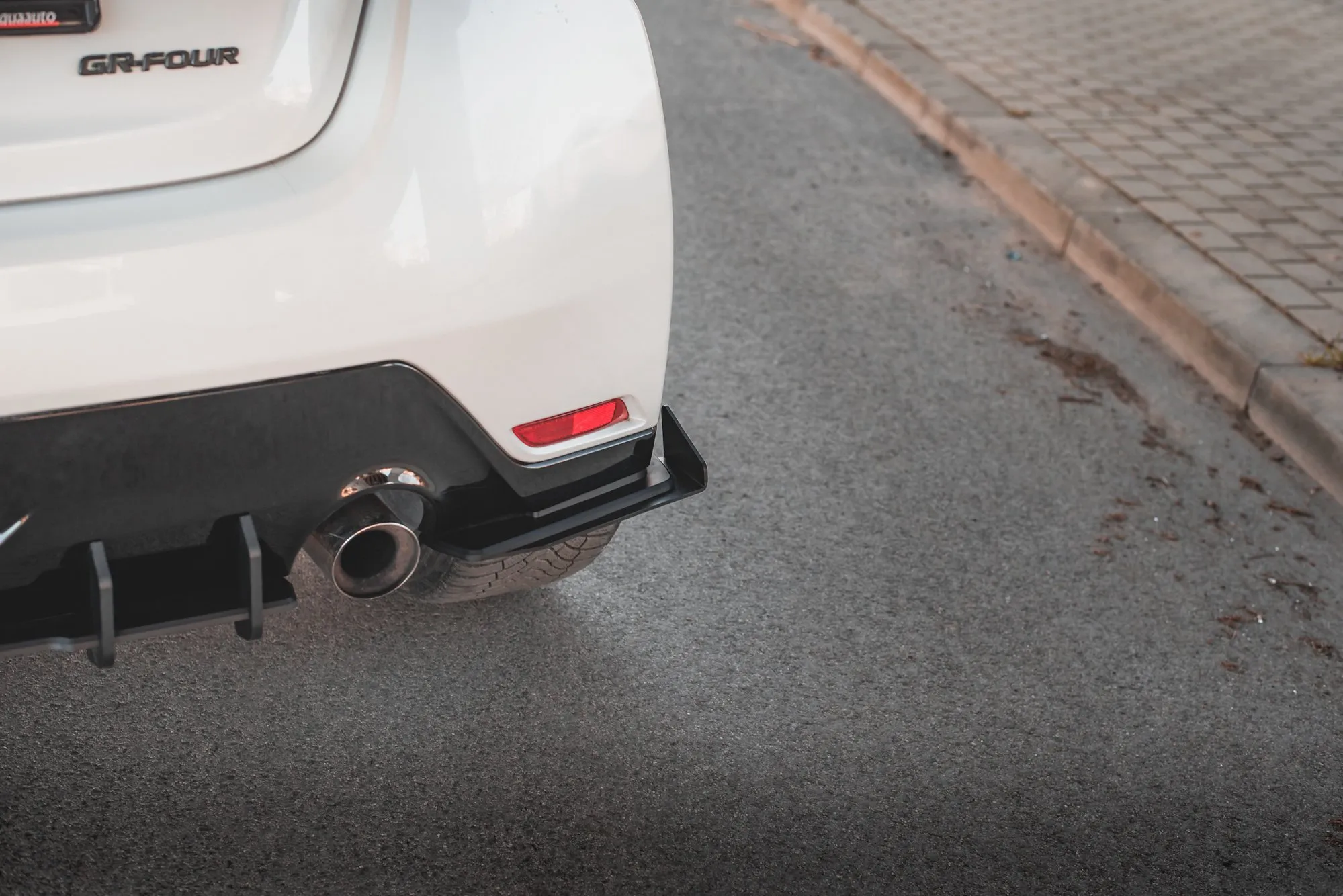 Sidesplitters bak + Flopper Toyota Yaris GR mk4 2020-> | Street Pro Black Edition – bilde 3