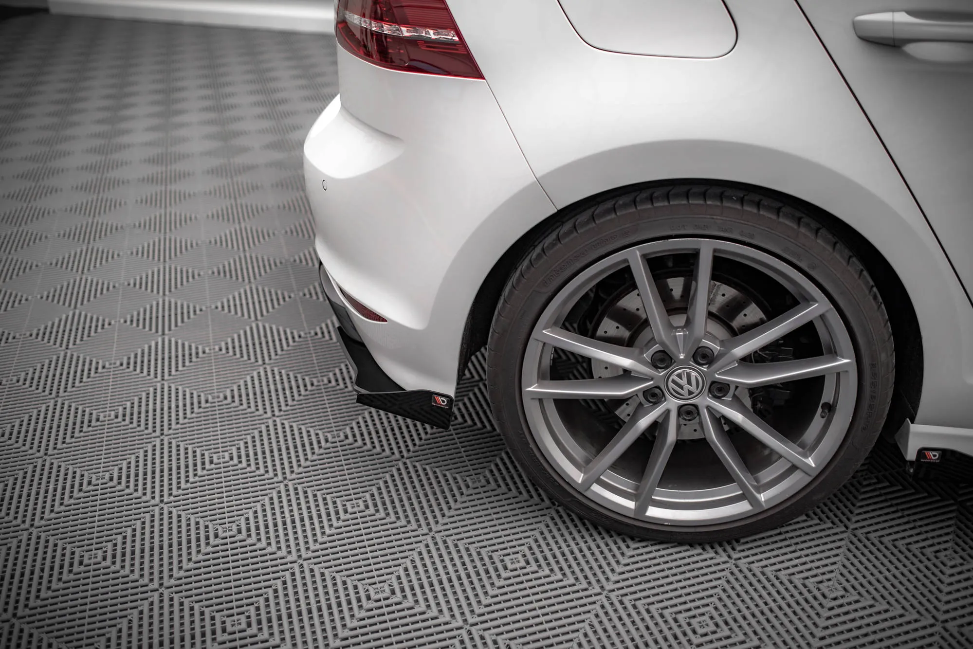 Sidesplitters bak + Flopper VW Golf R Mk7 2013-2016 | Street Pro Black Edition – bilde 3